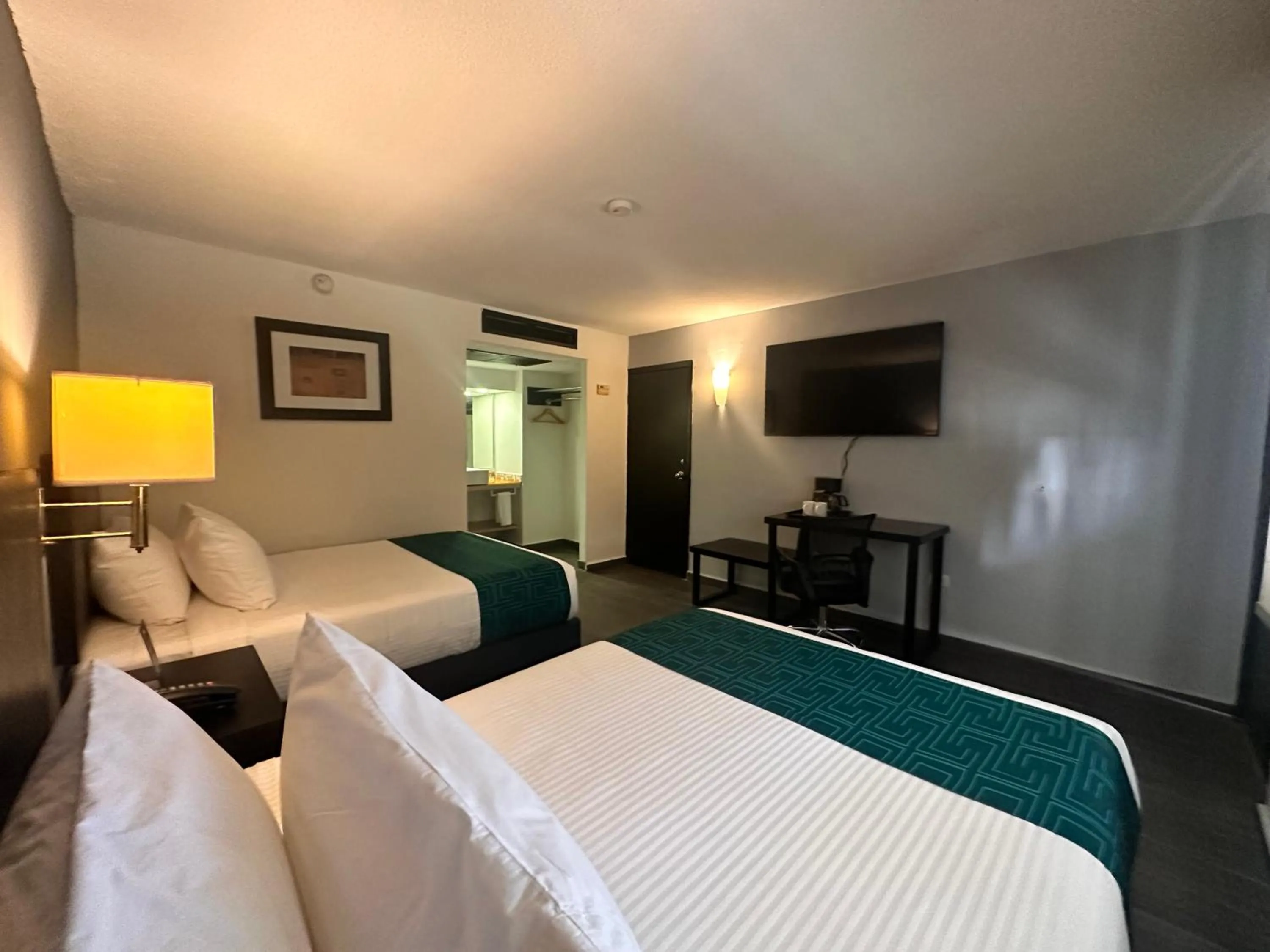 TV and multimedia, Bed in InHouse Hotel Obregón