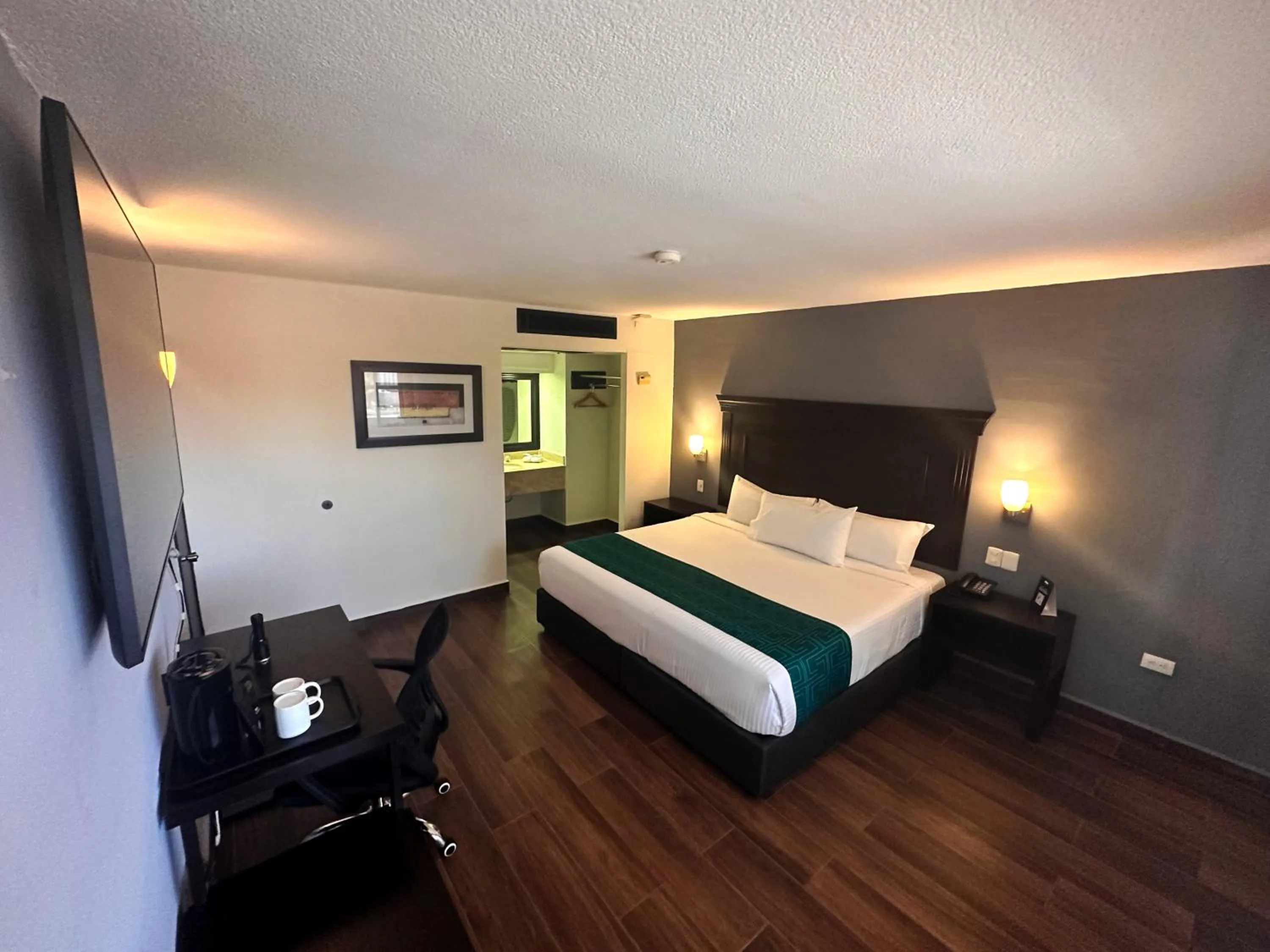 TV and multimedia, Bed in InHouse Hotel Obregón