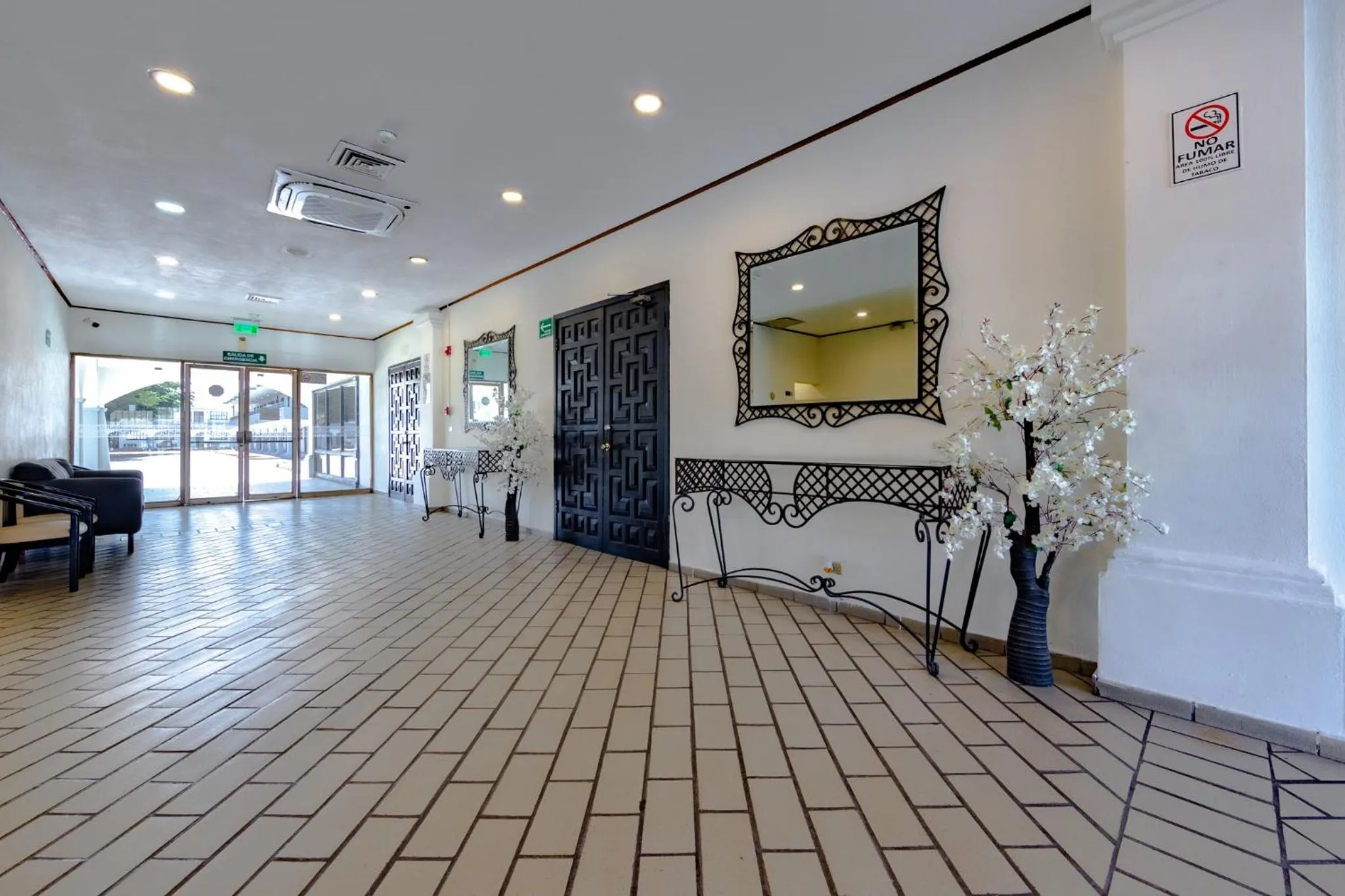 Lobby or reception in InHouse Hotel Obregón