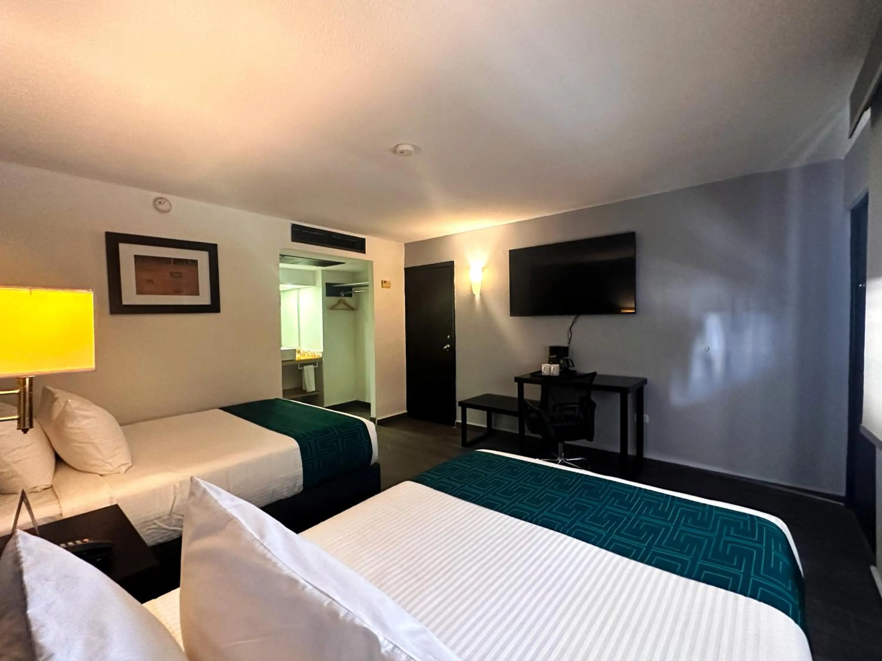 TV and multimedia, Bed in InHouse Hotel Obregón