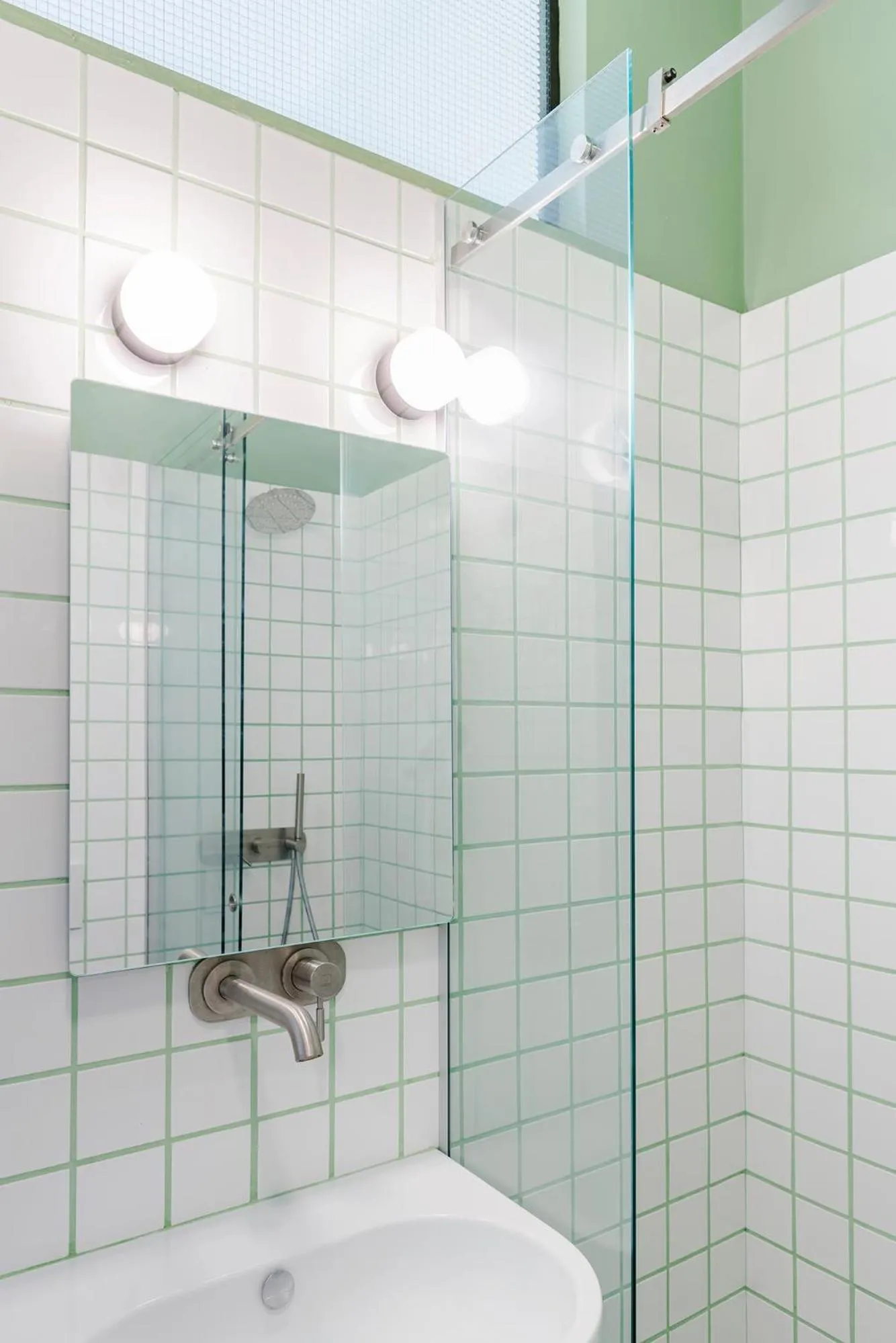 Shower in Hotel Riviera