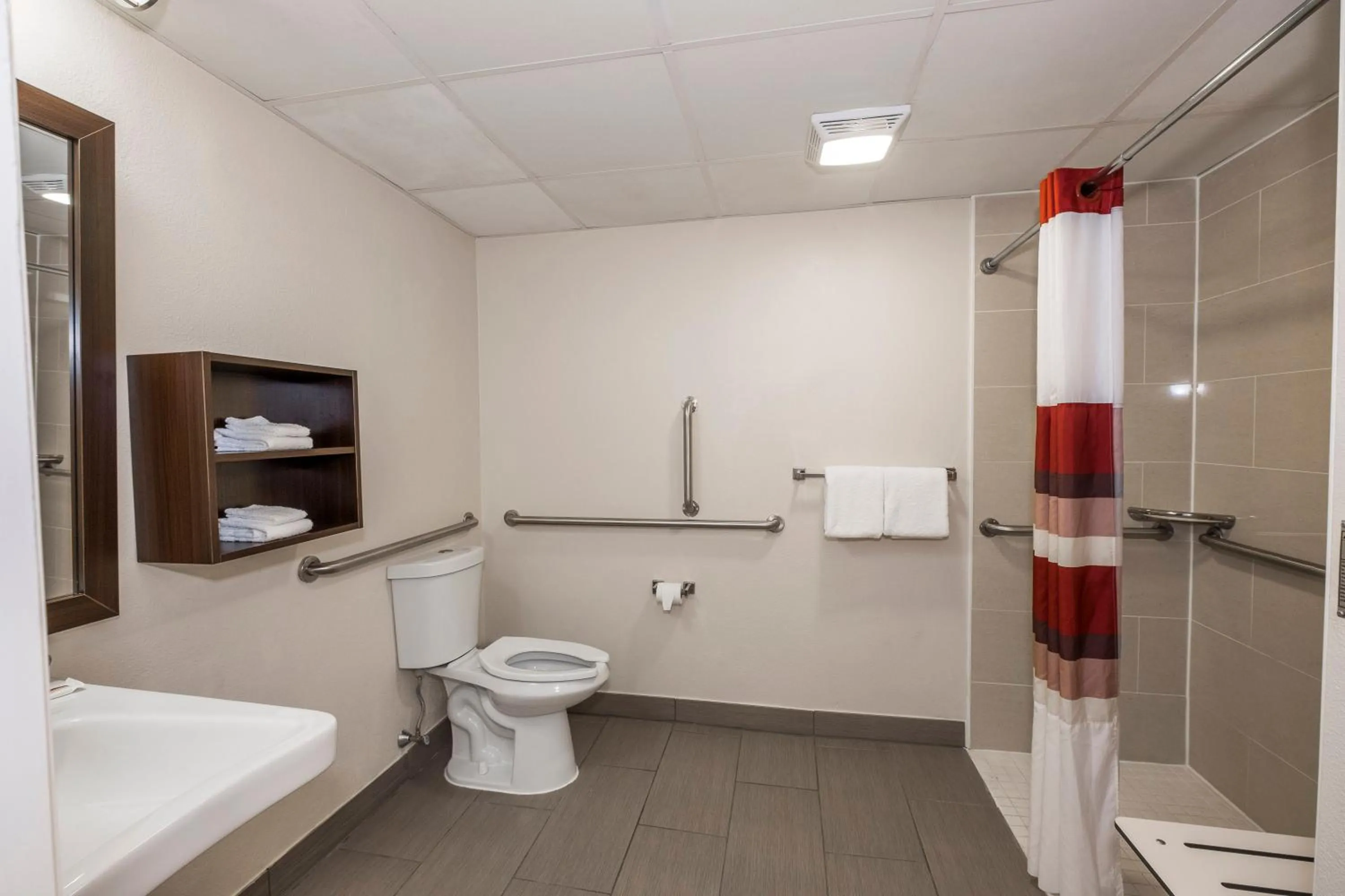 Bathroom in Red Roof Inn PLUS+ Poughkeepsie