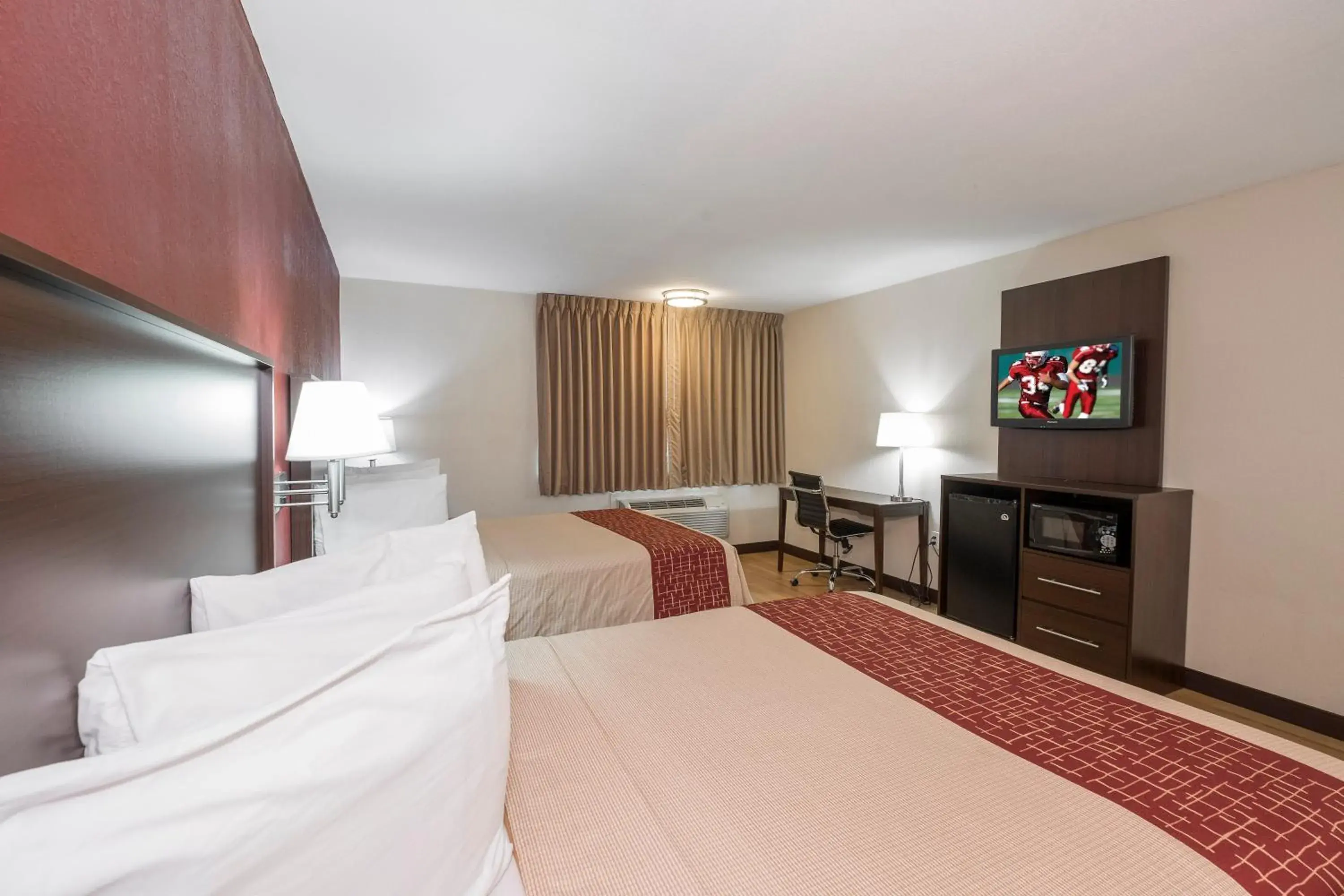 Deluxe Room with Two Queen Beds Smoke Free in Red Roof Inn PLUS+ Poughkeepsie Deluxe Room with Two Queen Beds Smoke Free in Red Roof Inn PLUS+ Poughkeepsie