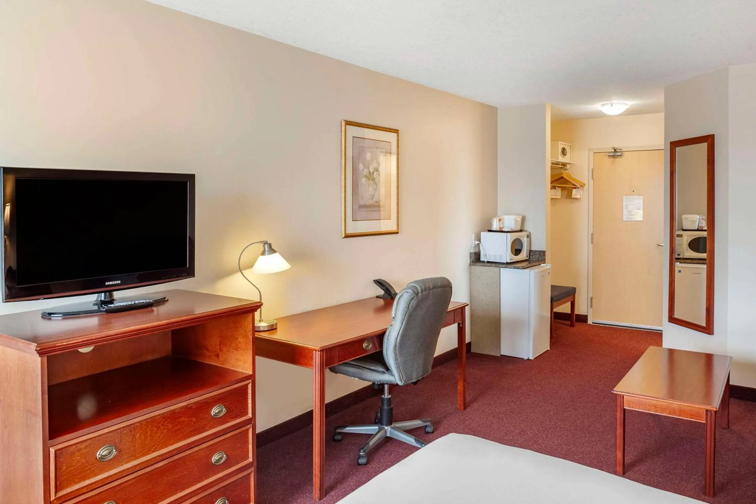 Bedroom in Quality Inn & Suites Edmonton International Airport
