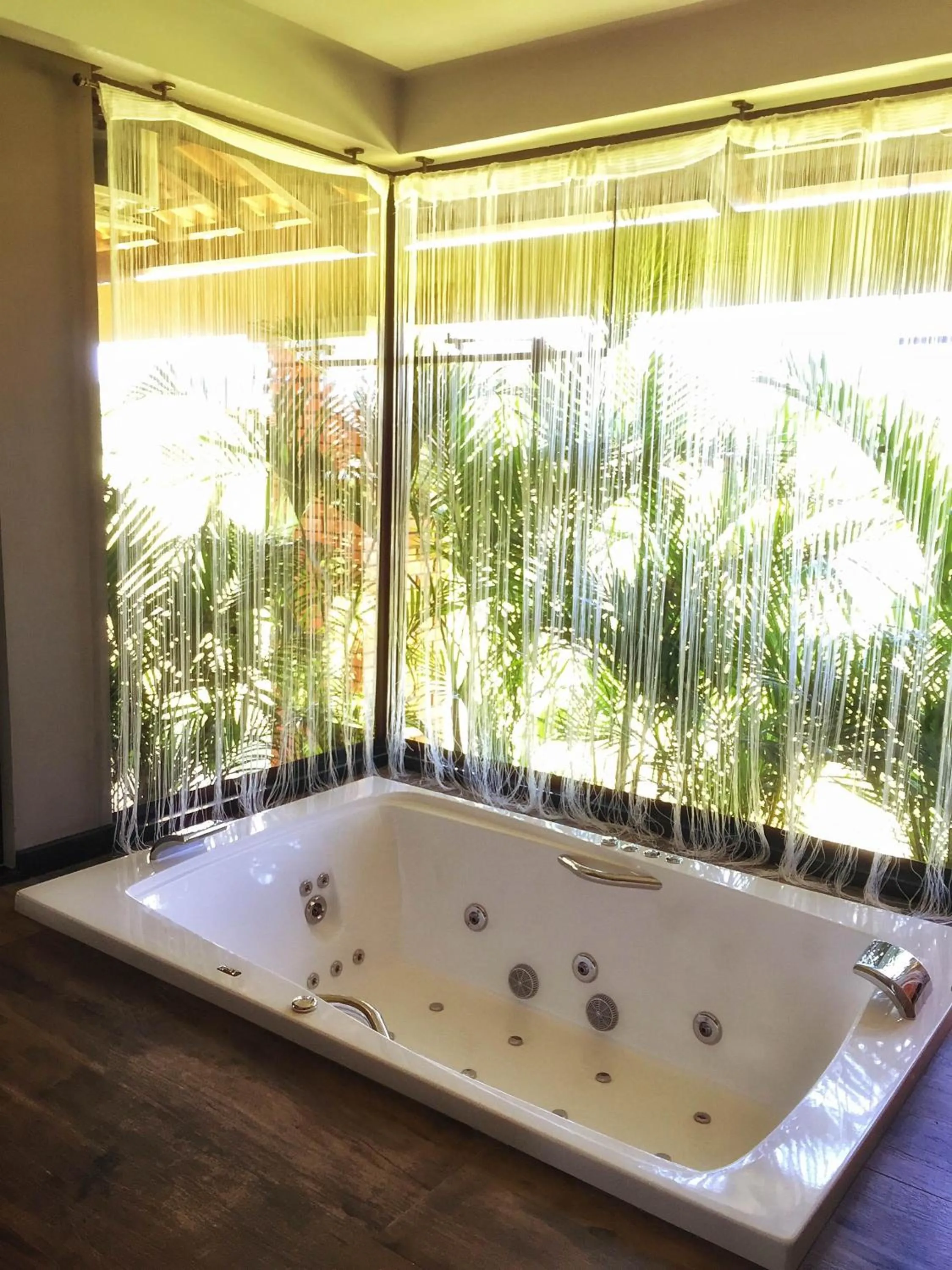 Bathroom in Tenondé Park Hotel