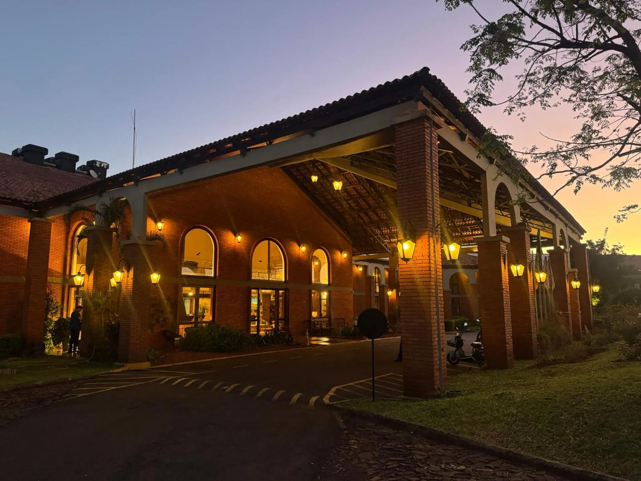 Facade/entrance in Tenondé Park Hotel