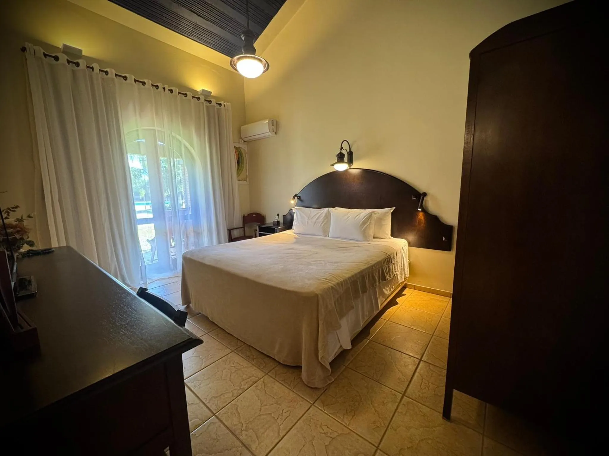 Photo of the whole room, Bed in Tenondé Park Hotel