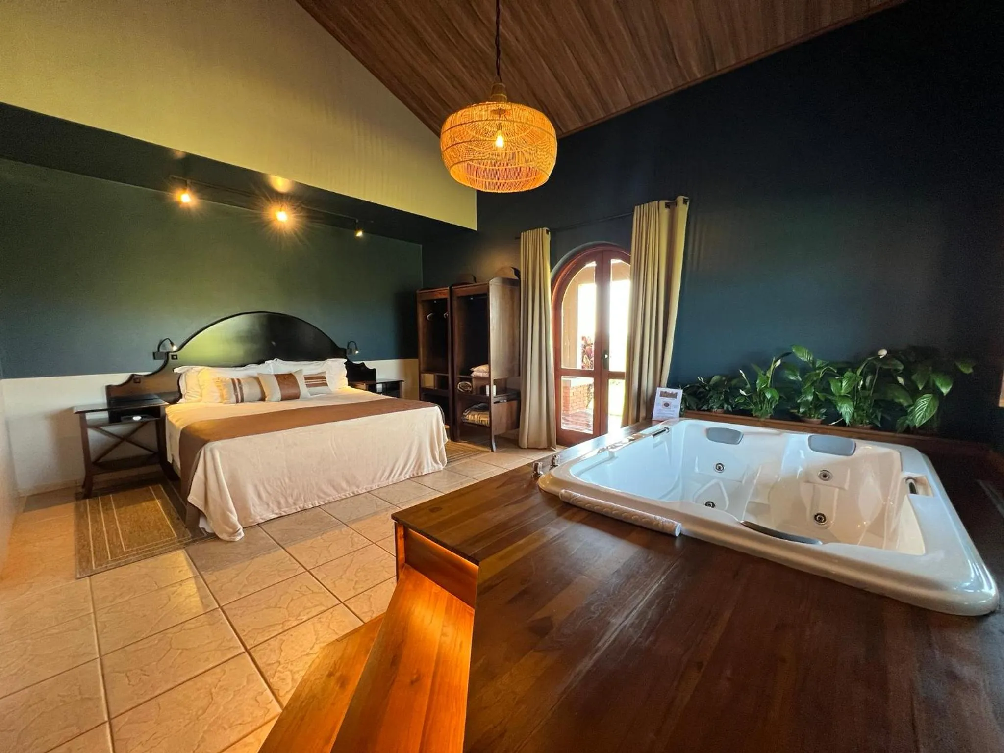 Photo of the whole room, Bed in Tenondé Park Hotel