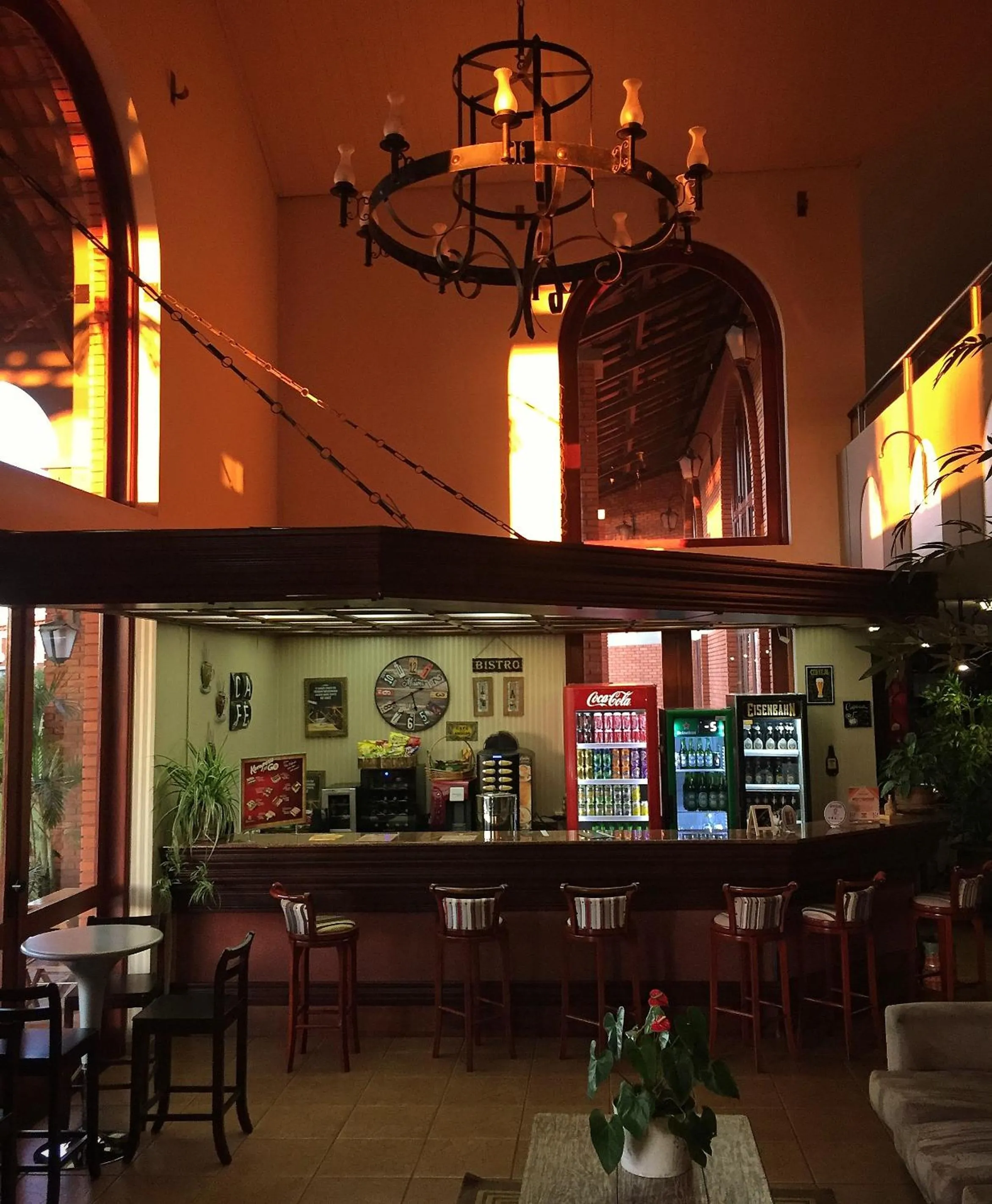 Restaurant/places to eat in Tenondé Park Hotel