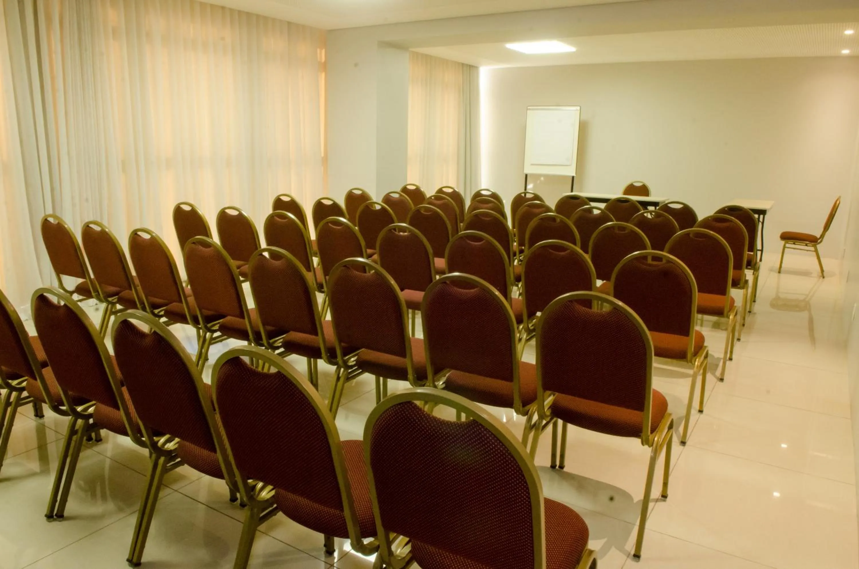 Meeting/conference room in Hotel Beaga Convention Expominas by MHB