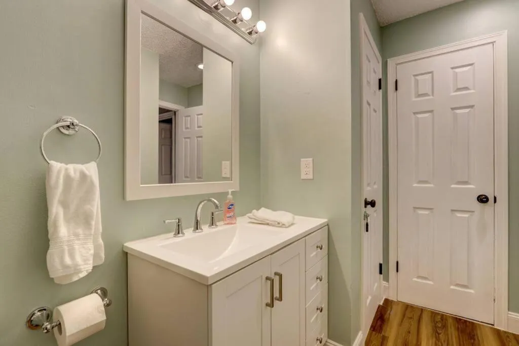 Bathroom in Cozy Chalet Game Rm and Fireplace