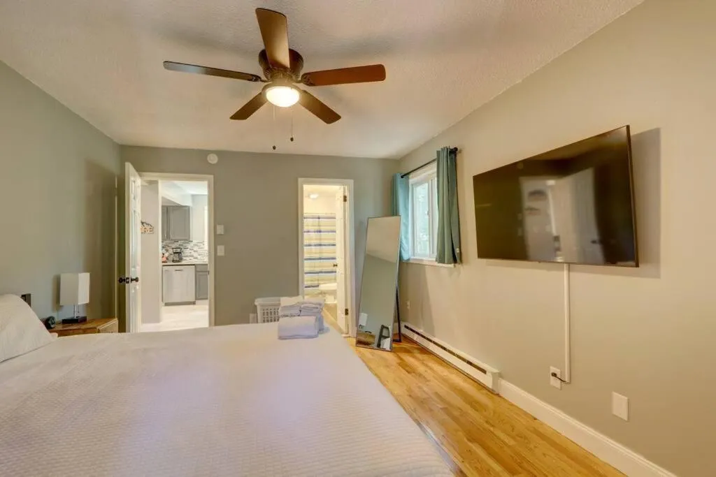 Bedroom, Bed in Cozy Chalet Game Rm and Fireplace