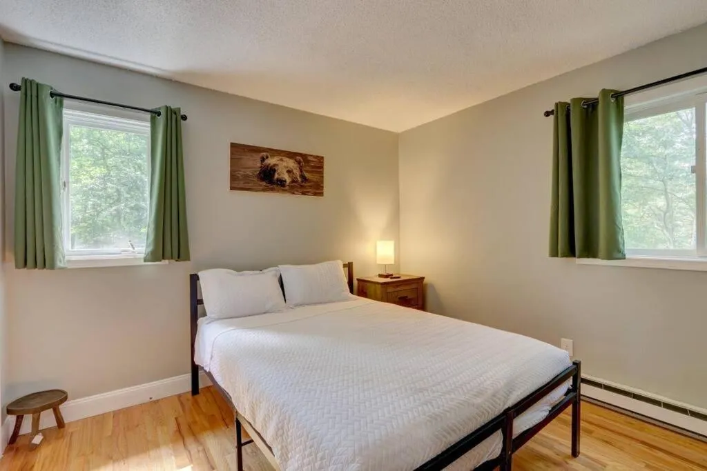 Bedroom, Bed in Cozy Chalet Game Rm and Fireplace