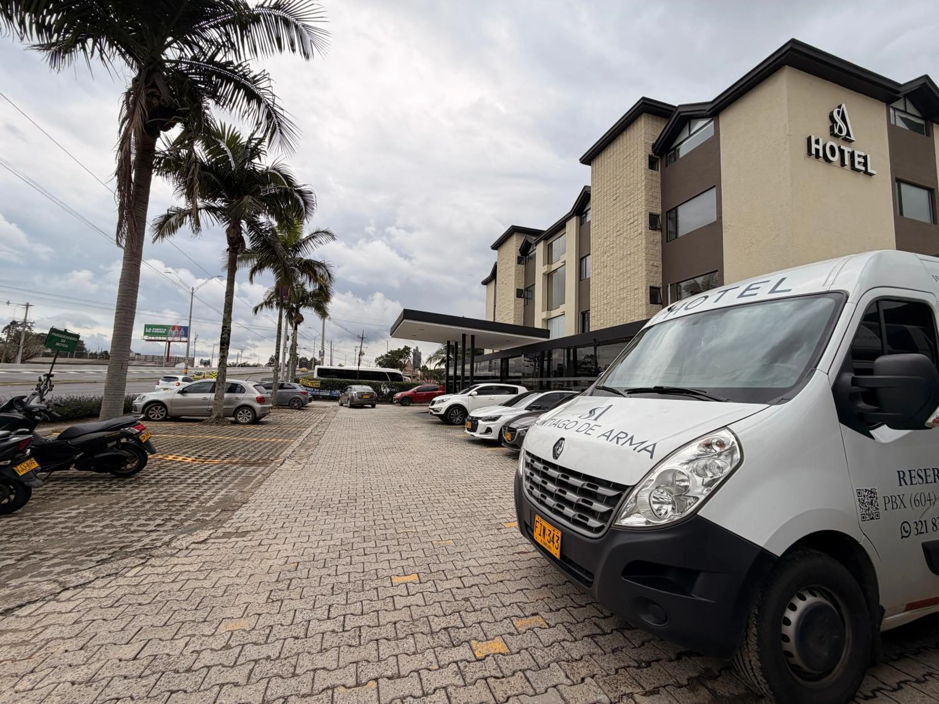 Parking in Hotel Santiago de Arma