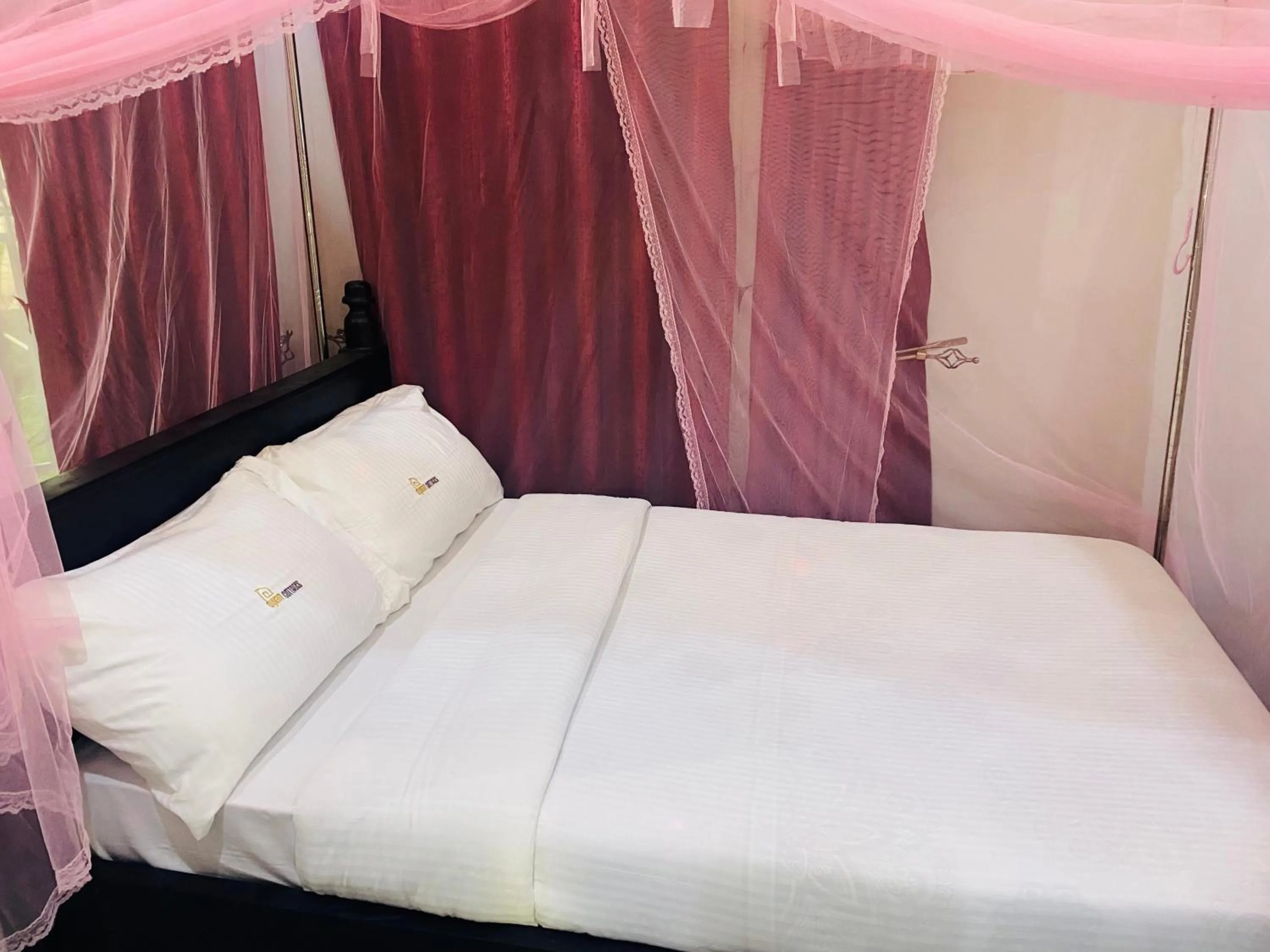 Bed in Dyvan Lounge & Cottages