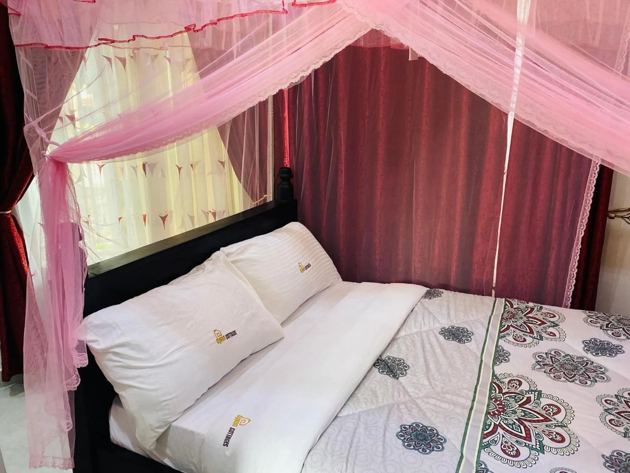 Bed in Dyvan Lounge & Cottages