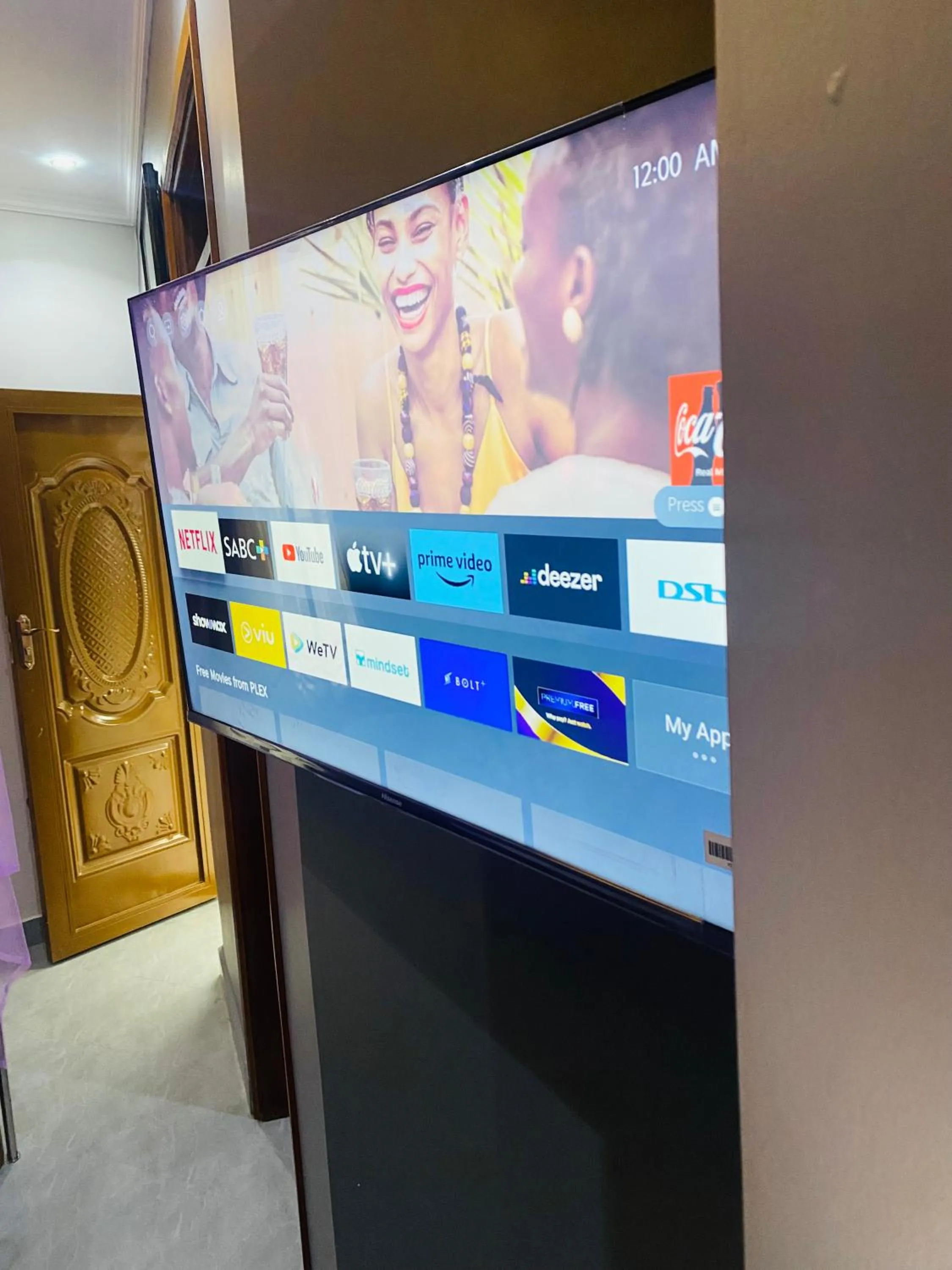 TV and multimedia in Dyvan Lounge & Cottages