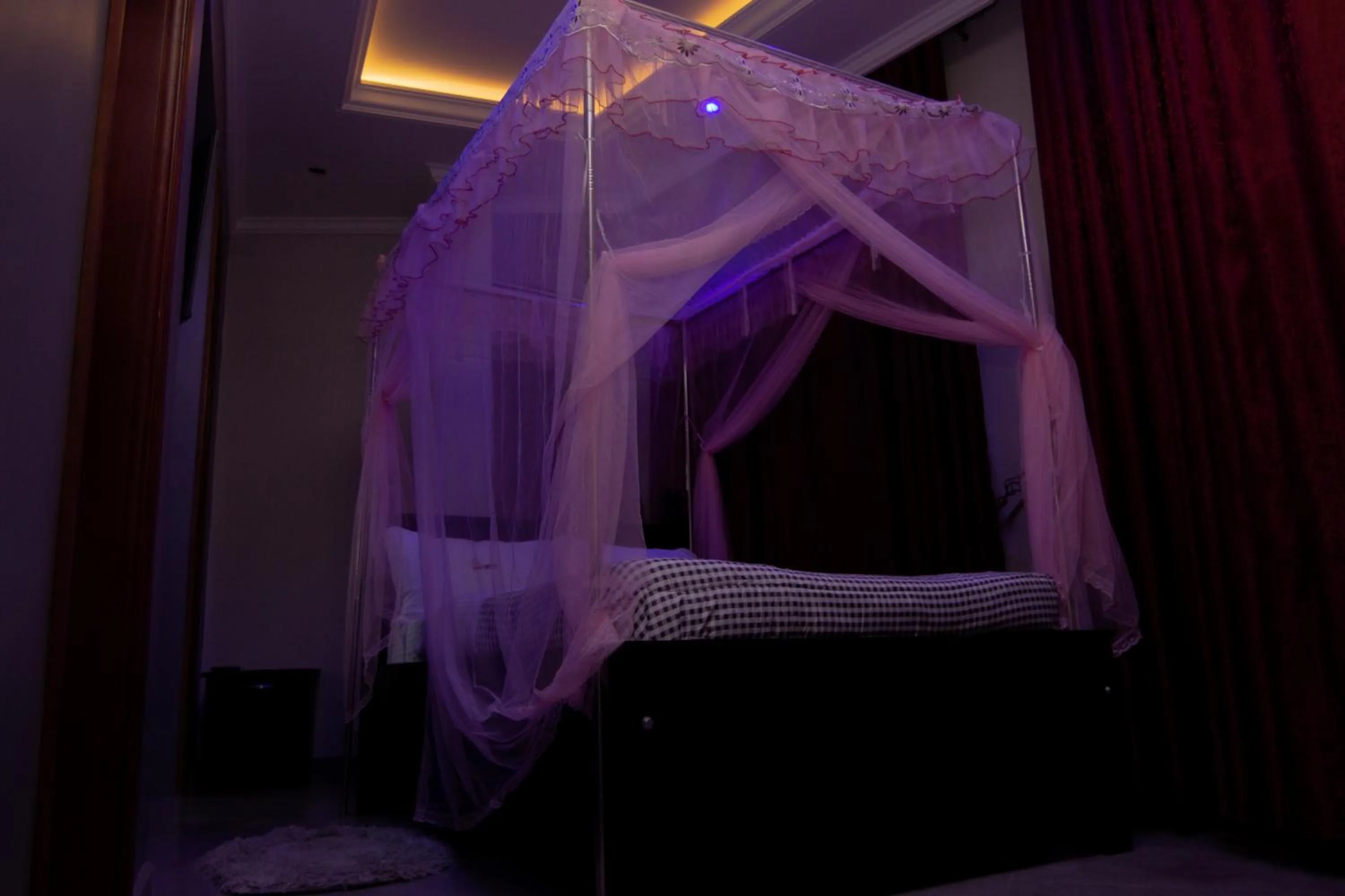 Bed in Dyvan Lounge & Cottages