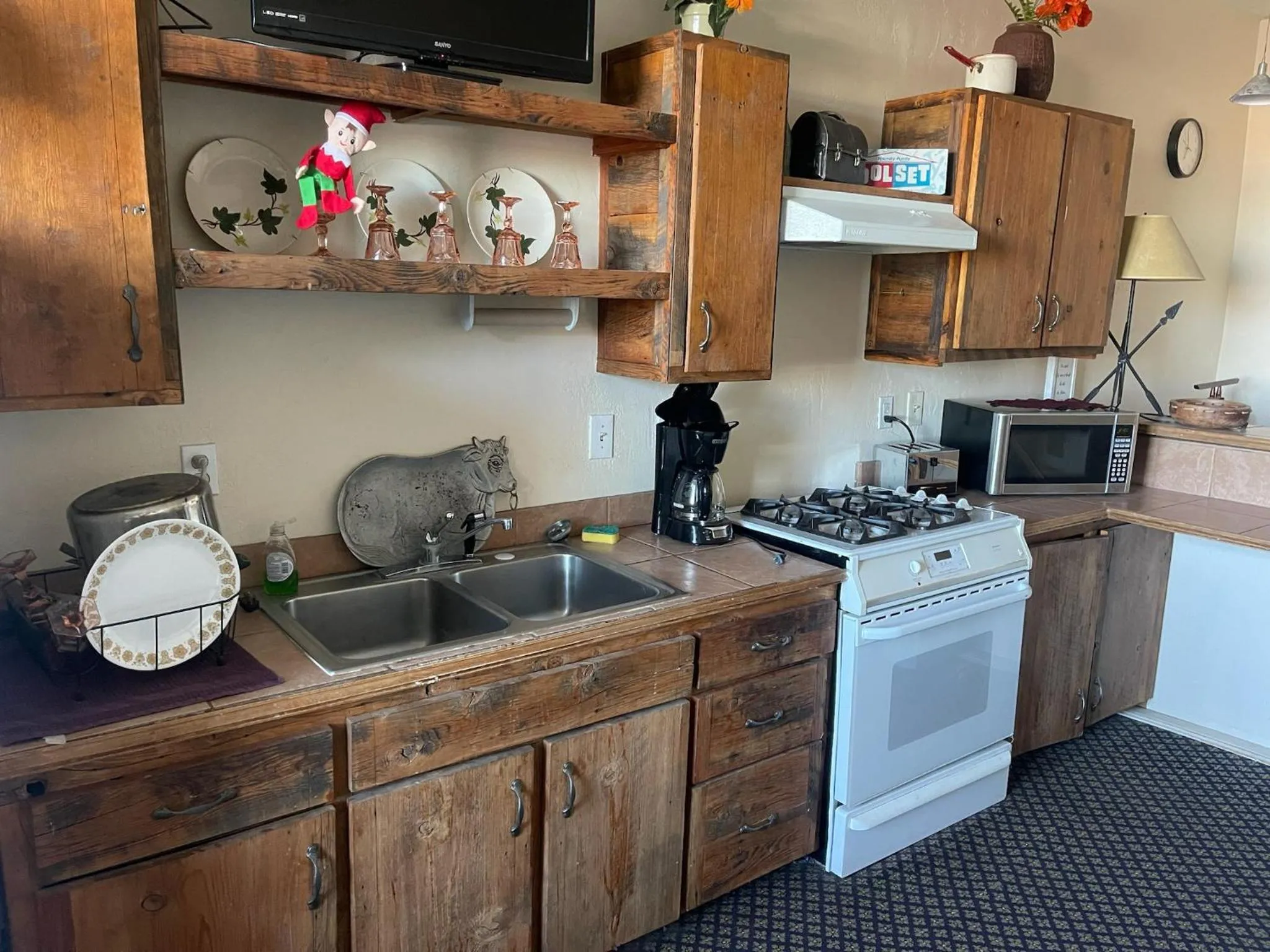Kitchen or kitchenette in Steam Train Hotel