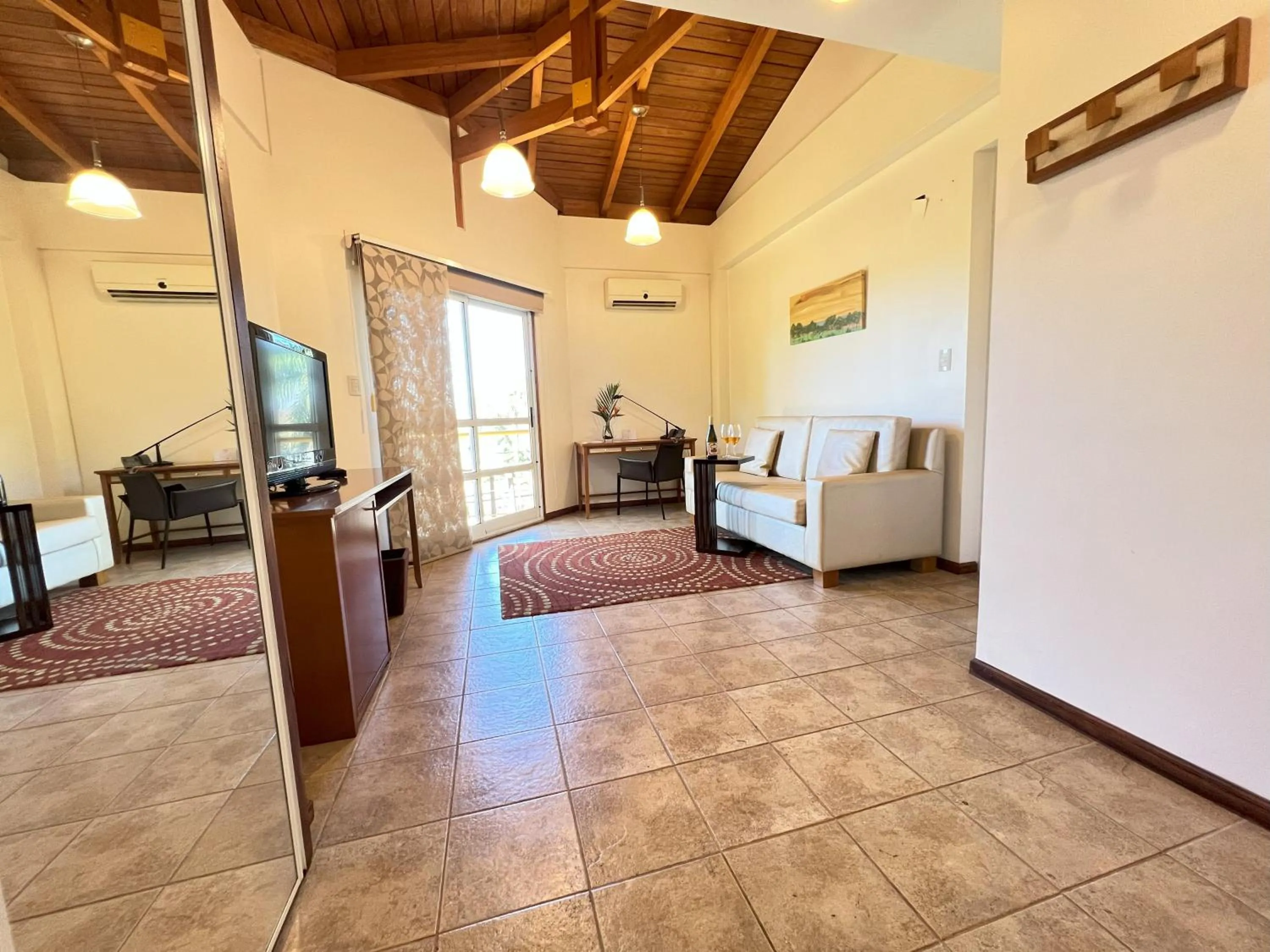 TV and multimedia in Hotel Maitei Posadas