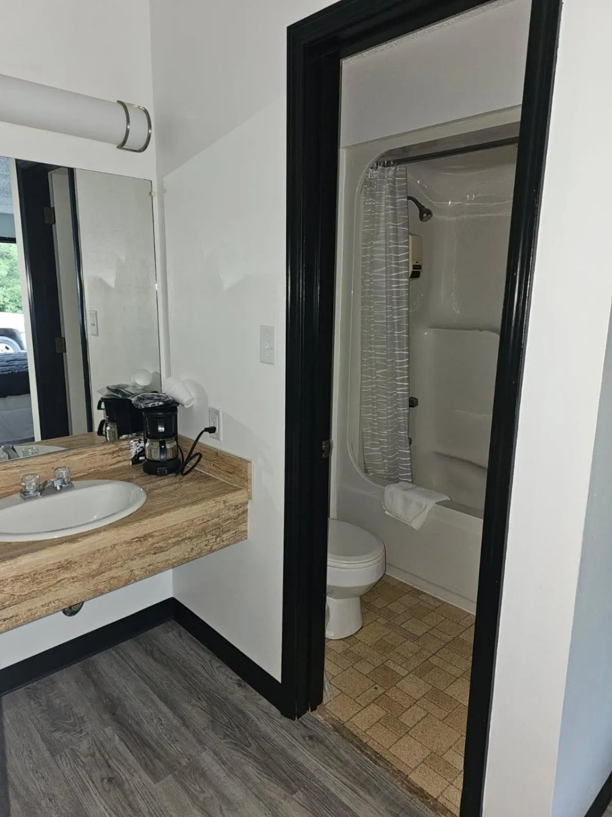 Shower in The Hastings Inn Parsons