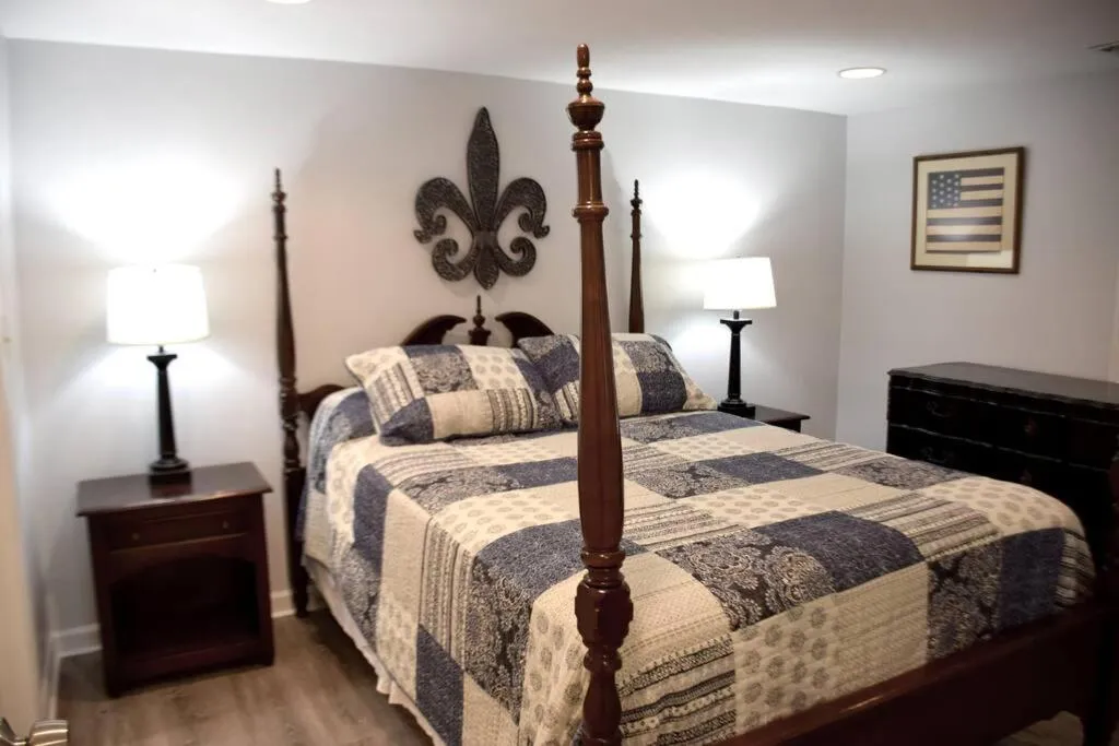 Bedroom, Bed in Mae’s Cottage in the Clouds