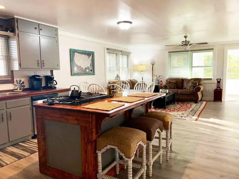 Kitchen or kitchenette in Mae’s Cottage in the Clouds