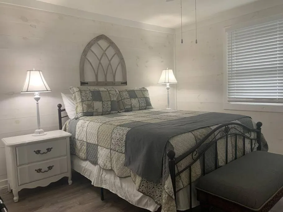 Bedroom, Bed in Mae’s Cottage in the Clouds