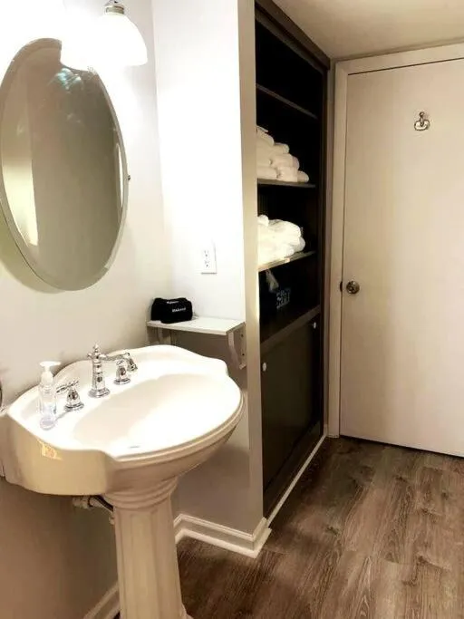 Bathroom in Mae’s Cottage in the Clouds