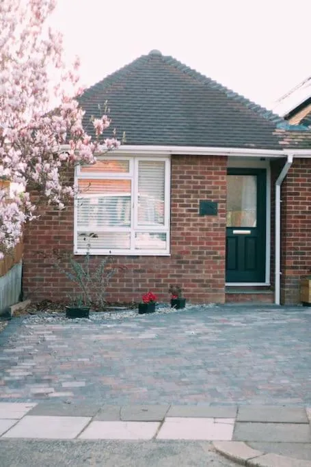 Street view in Cute Studio with kitchen, patio and free parking