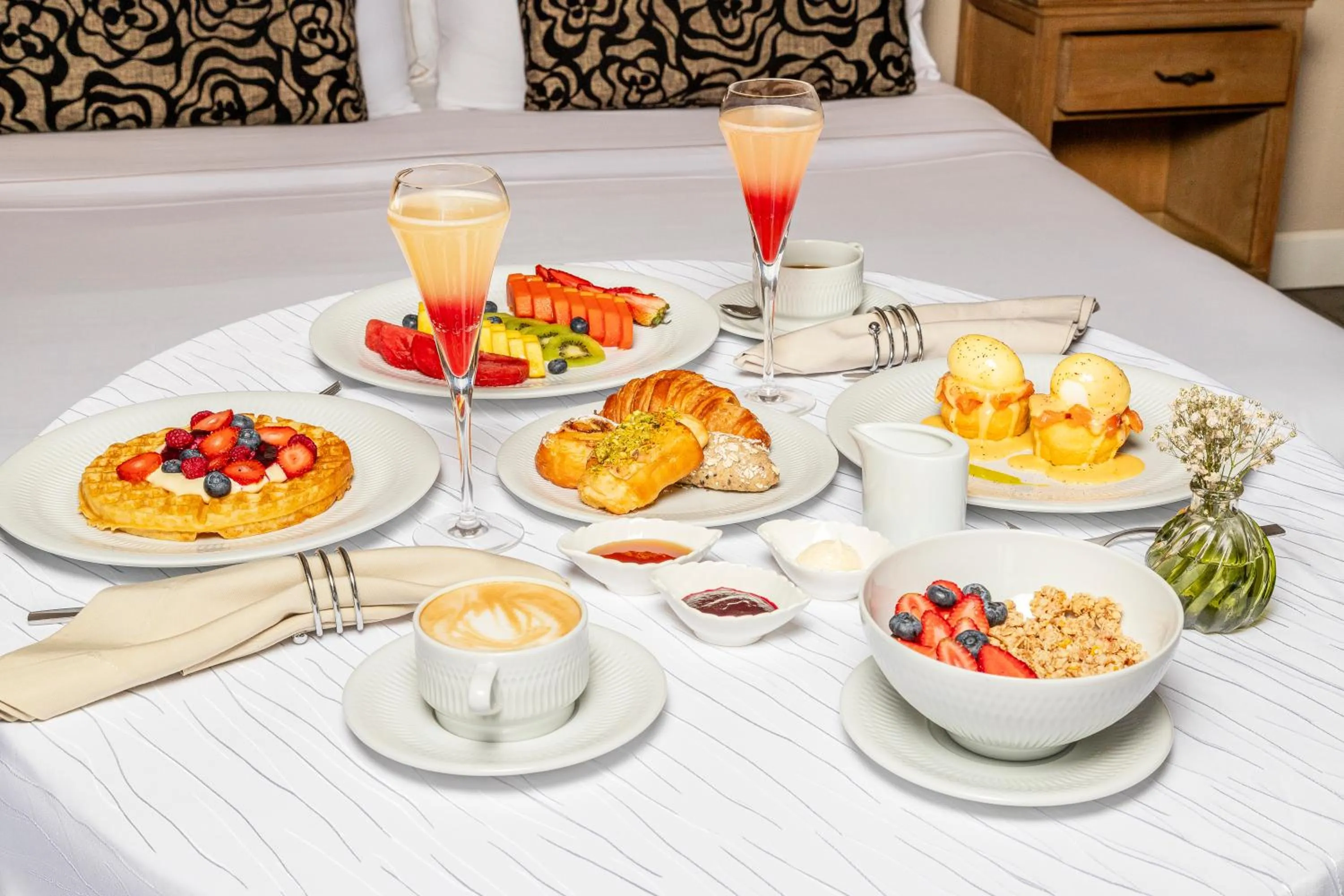 Food and drinks in Bastión Luxury Hotel