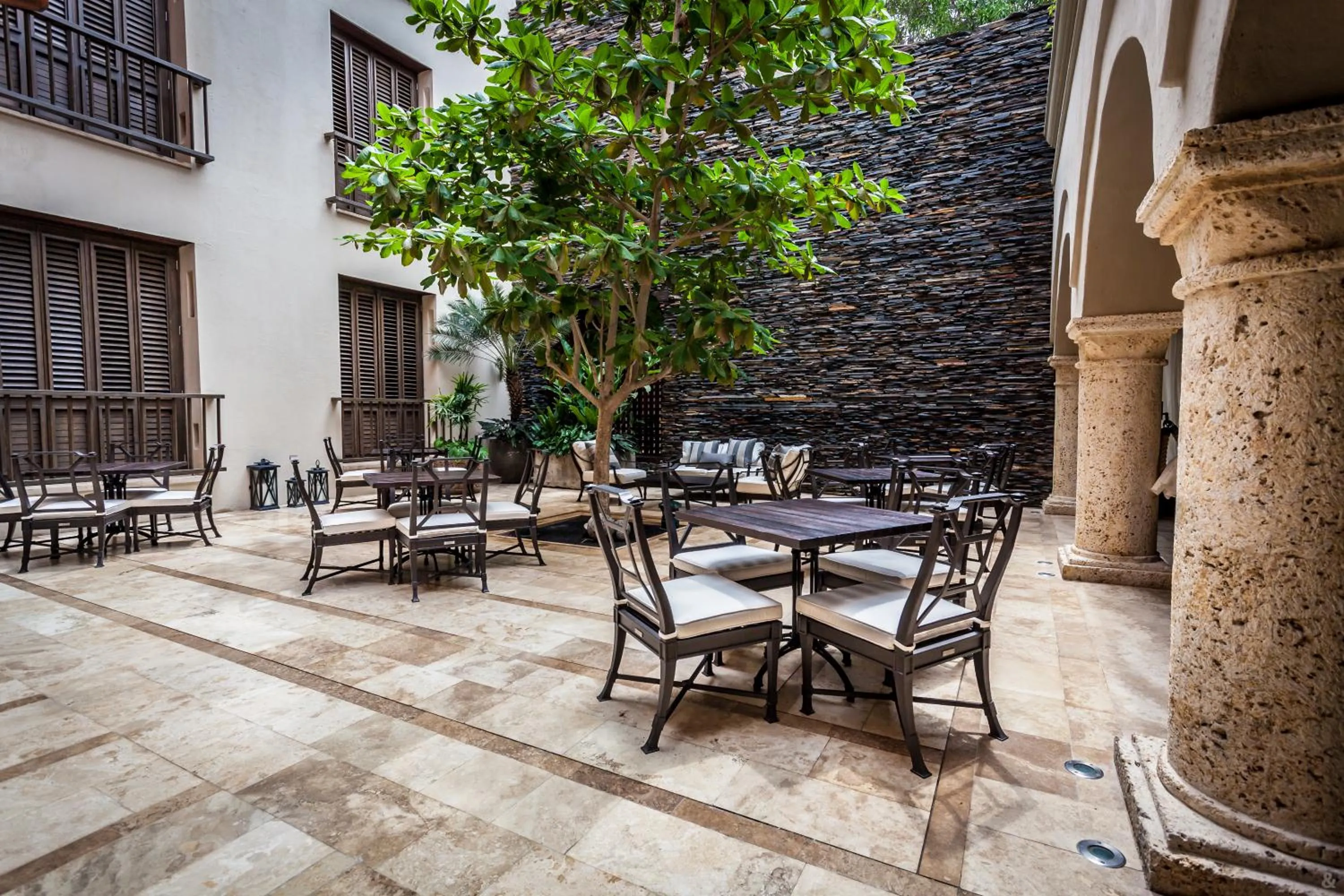 Patio in Bastión Luxury Hotel