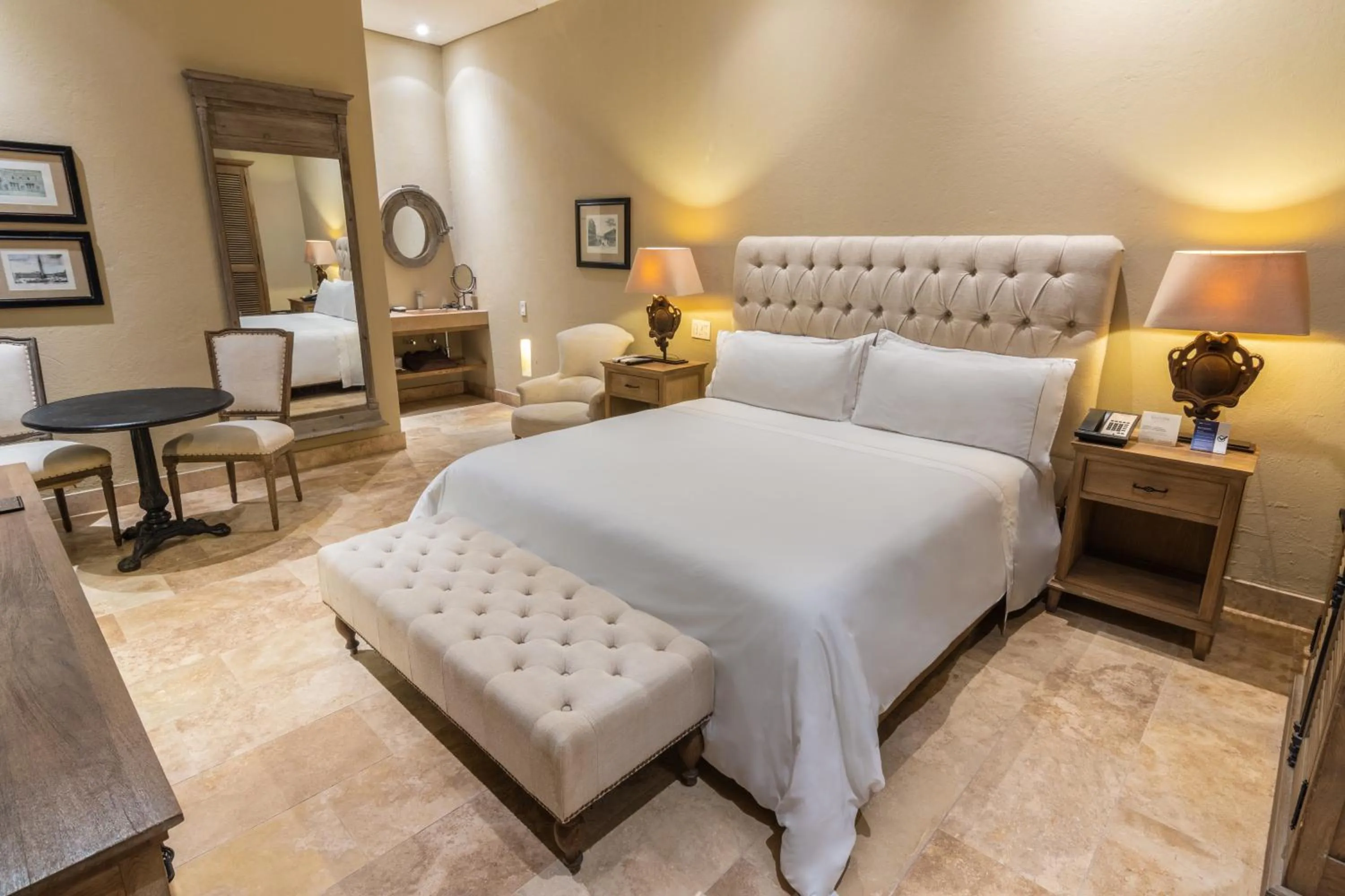 Photo of the whole room, Bed in Bastión Luxury Hotel