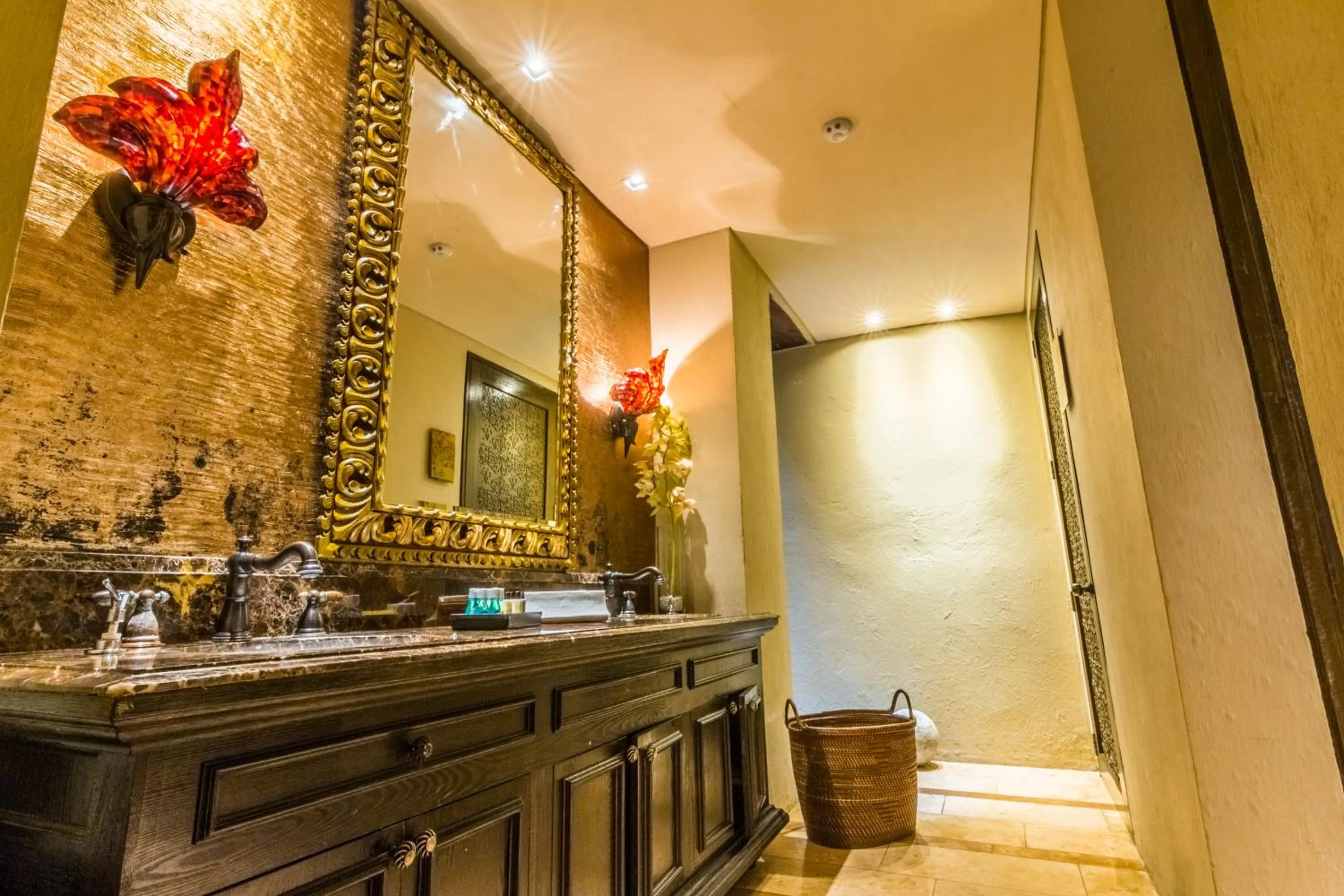 Bathroom in Bastión Luxury Hotel