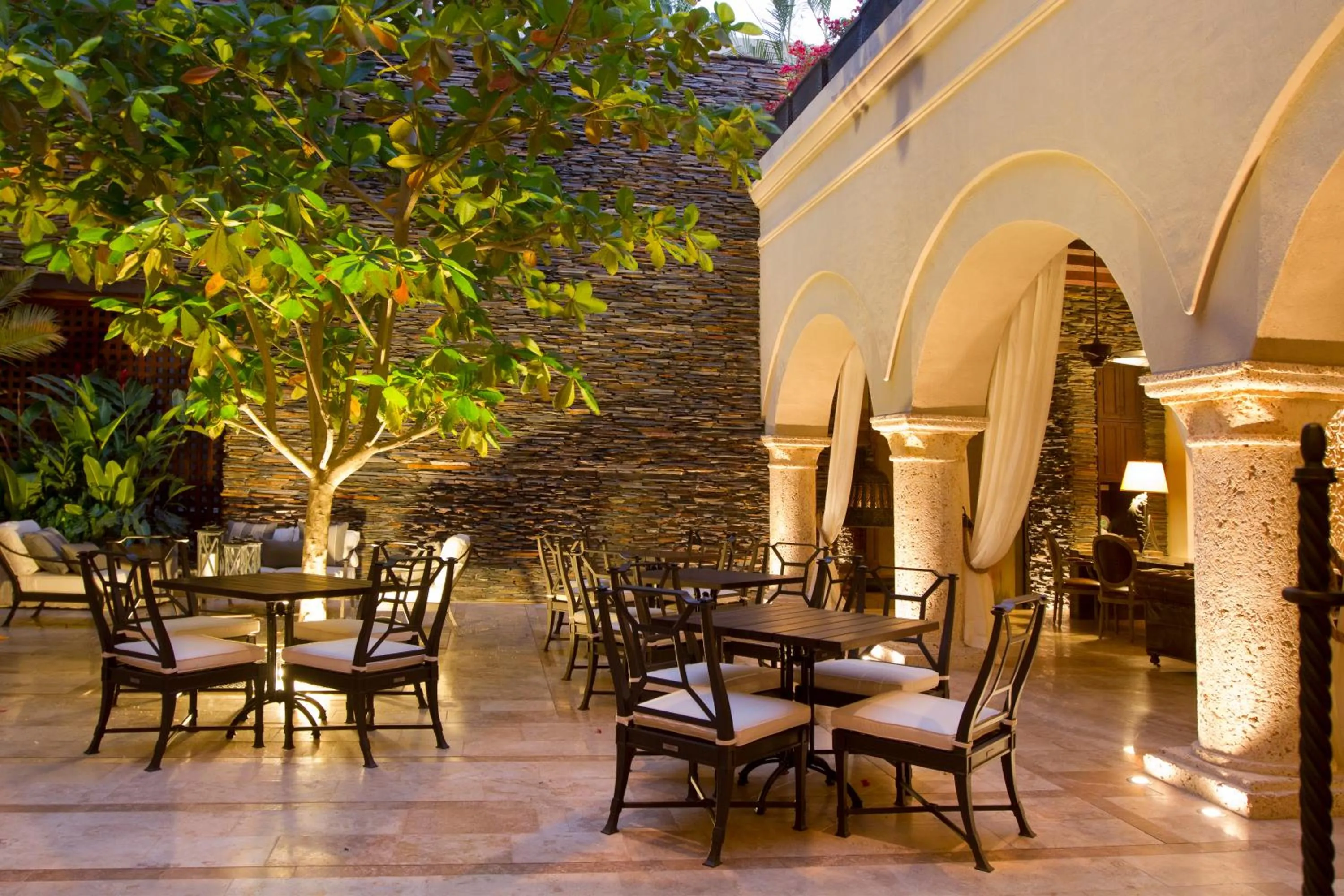 Patio in Bastión Luxury Hotel