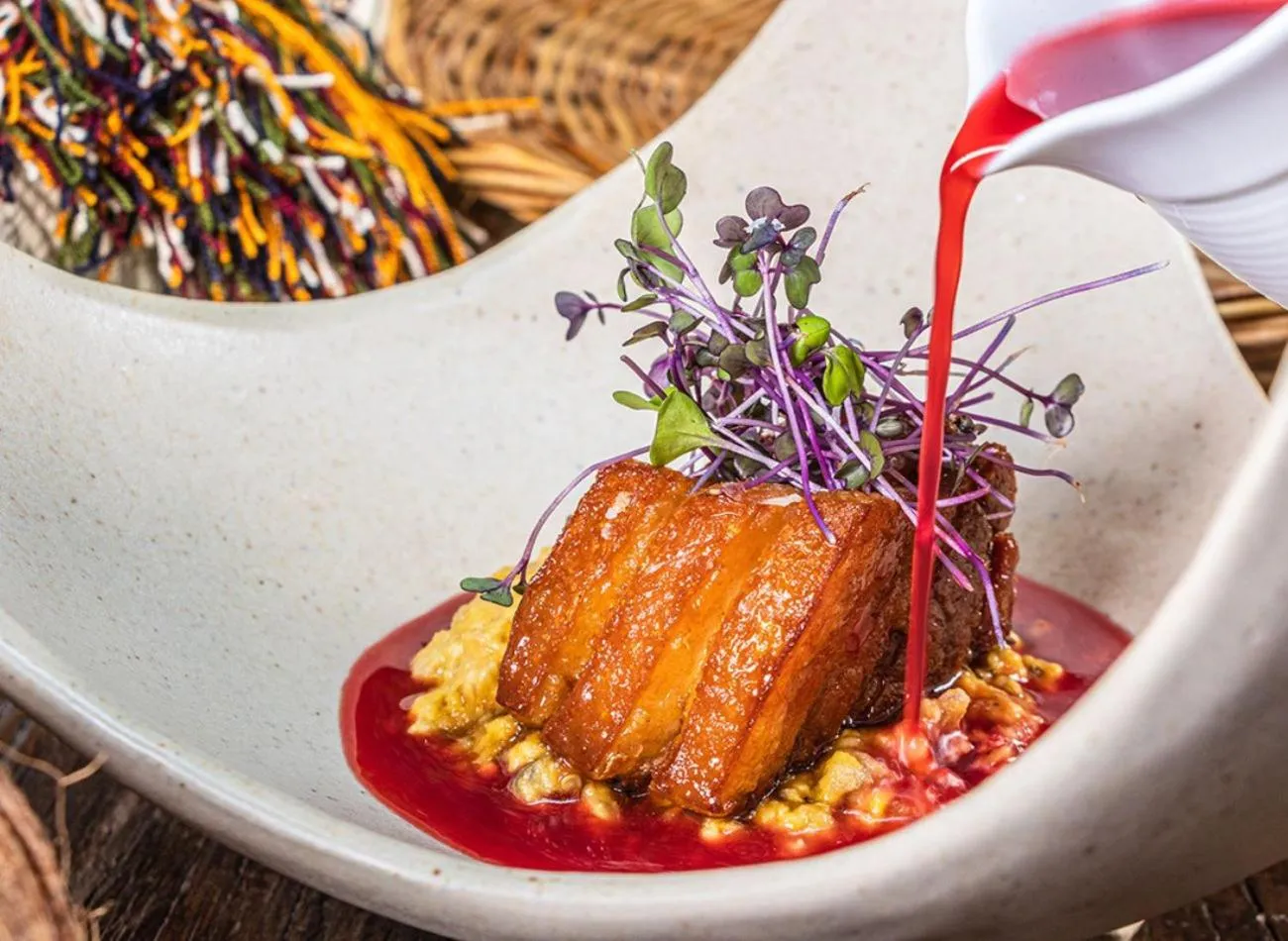 Restaurant/places to eat in Bastión Luxury Hotel