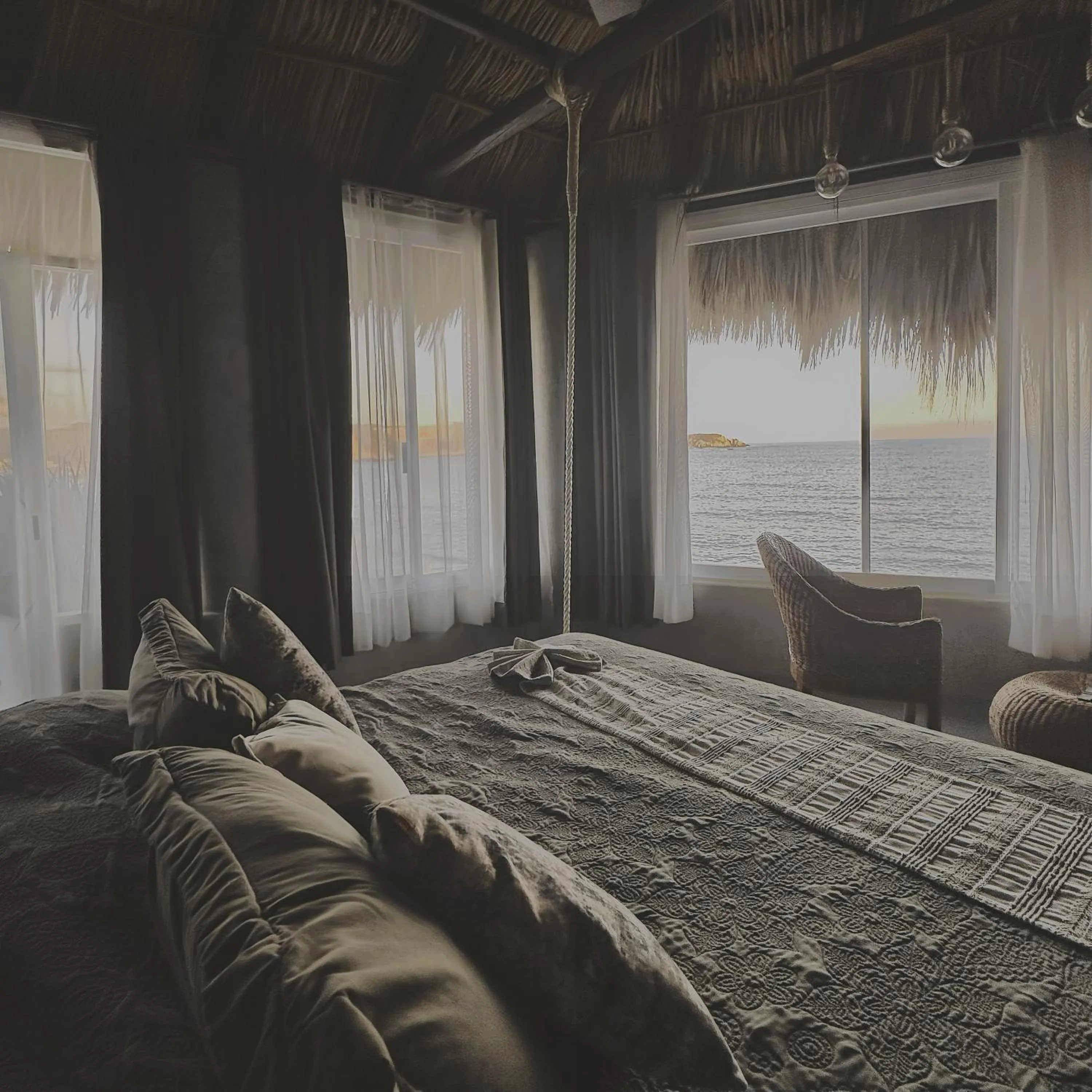 Photo of the whole room, Bed in Quinta Bella Huatulco