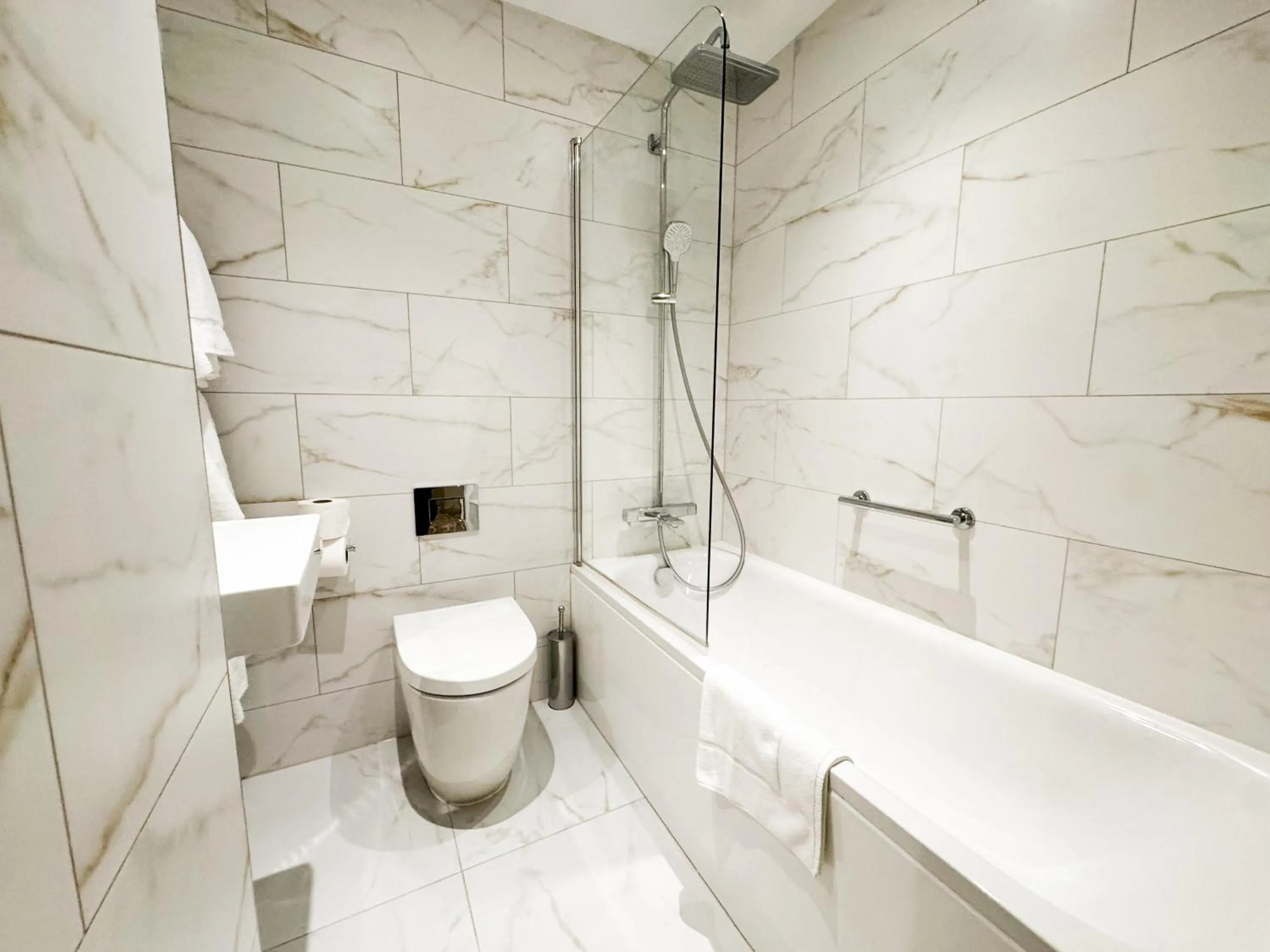 Shower in The Hermitage Hotel - OCEANA COLLECTION