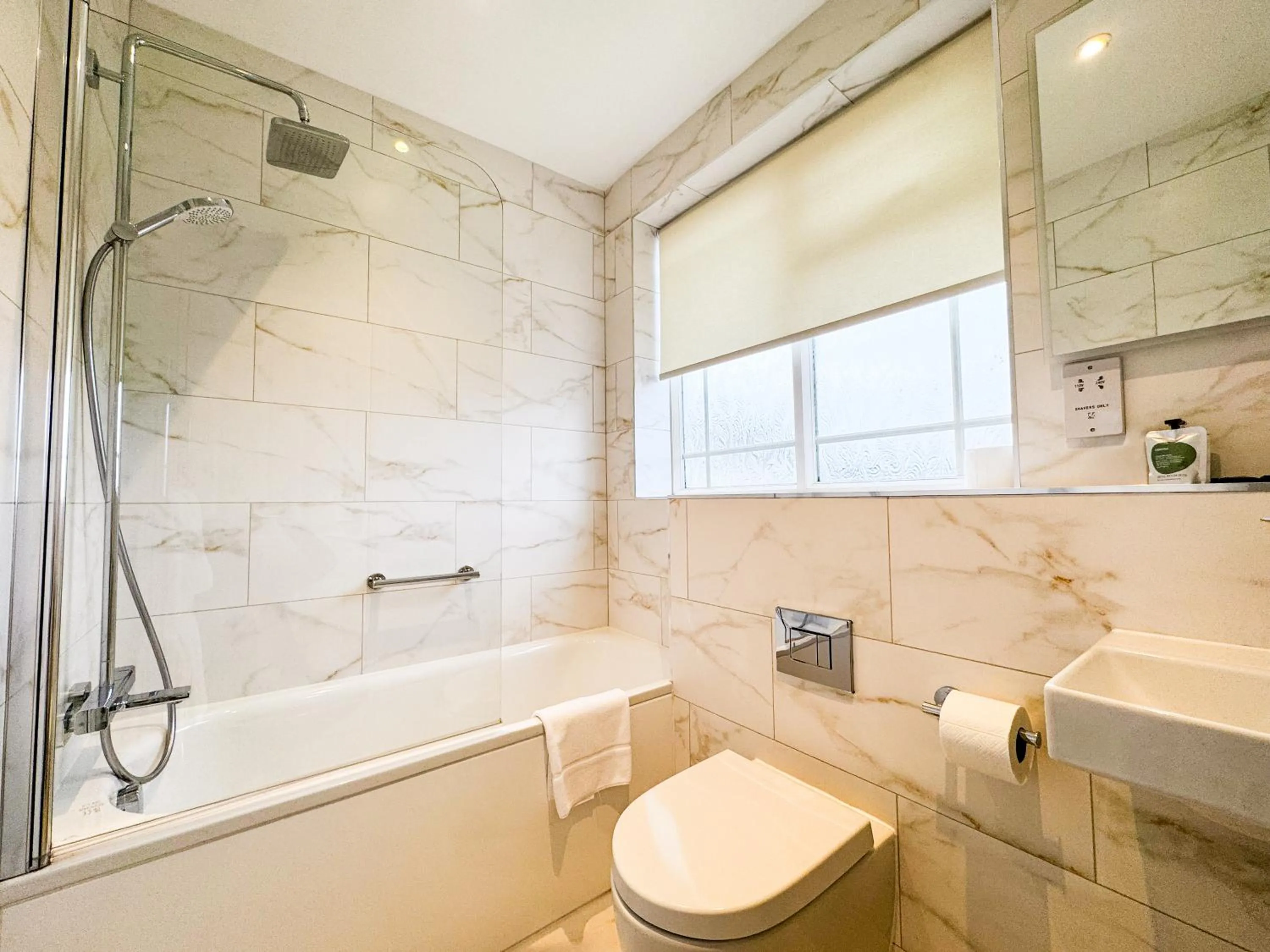 Shower in The Hermitage Hotel - OCEANA COLLECTION