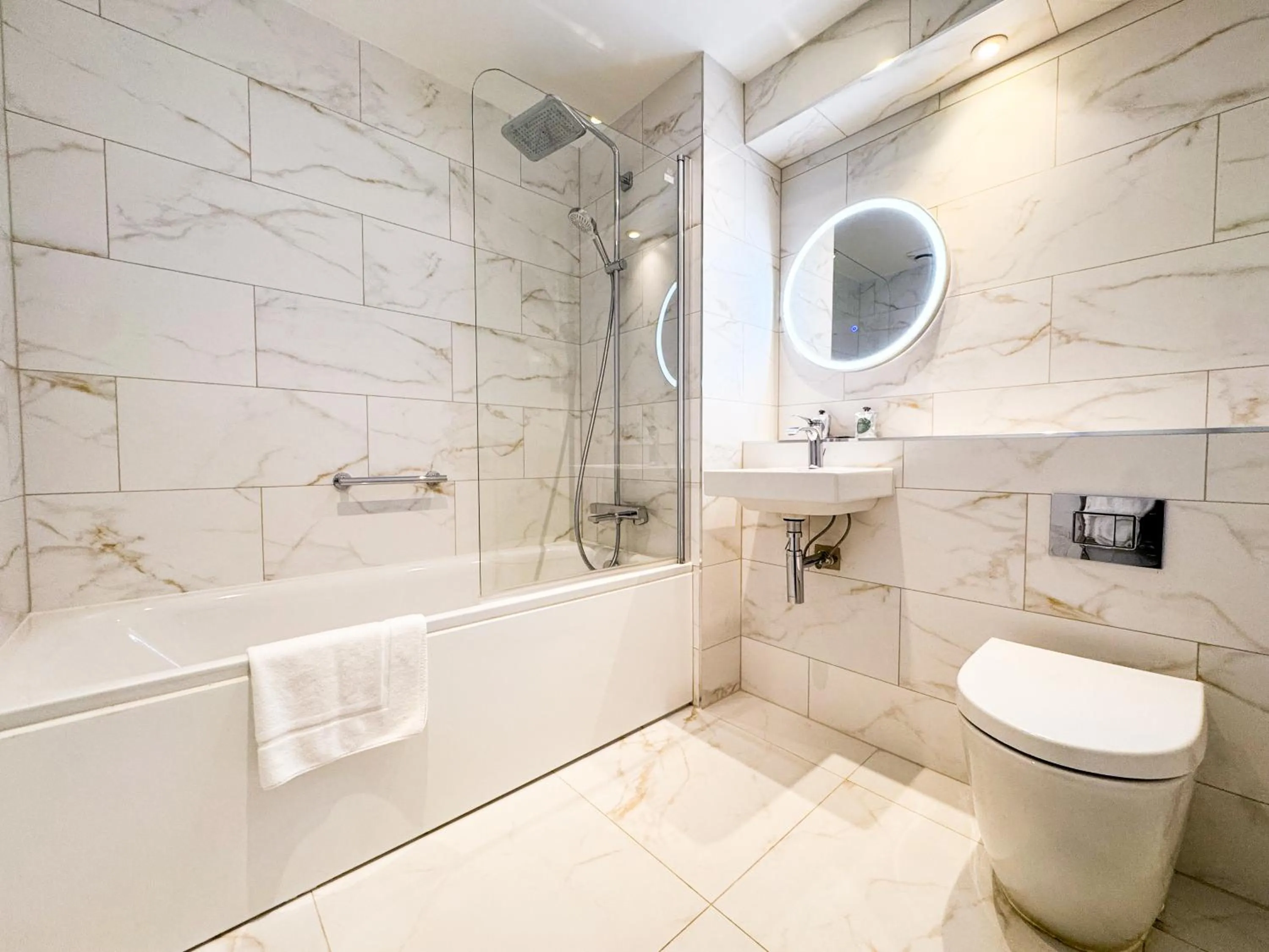 Shower in The Hermitage Hotel - OCEANA COLLECTION