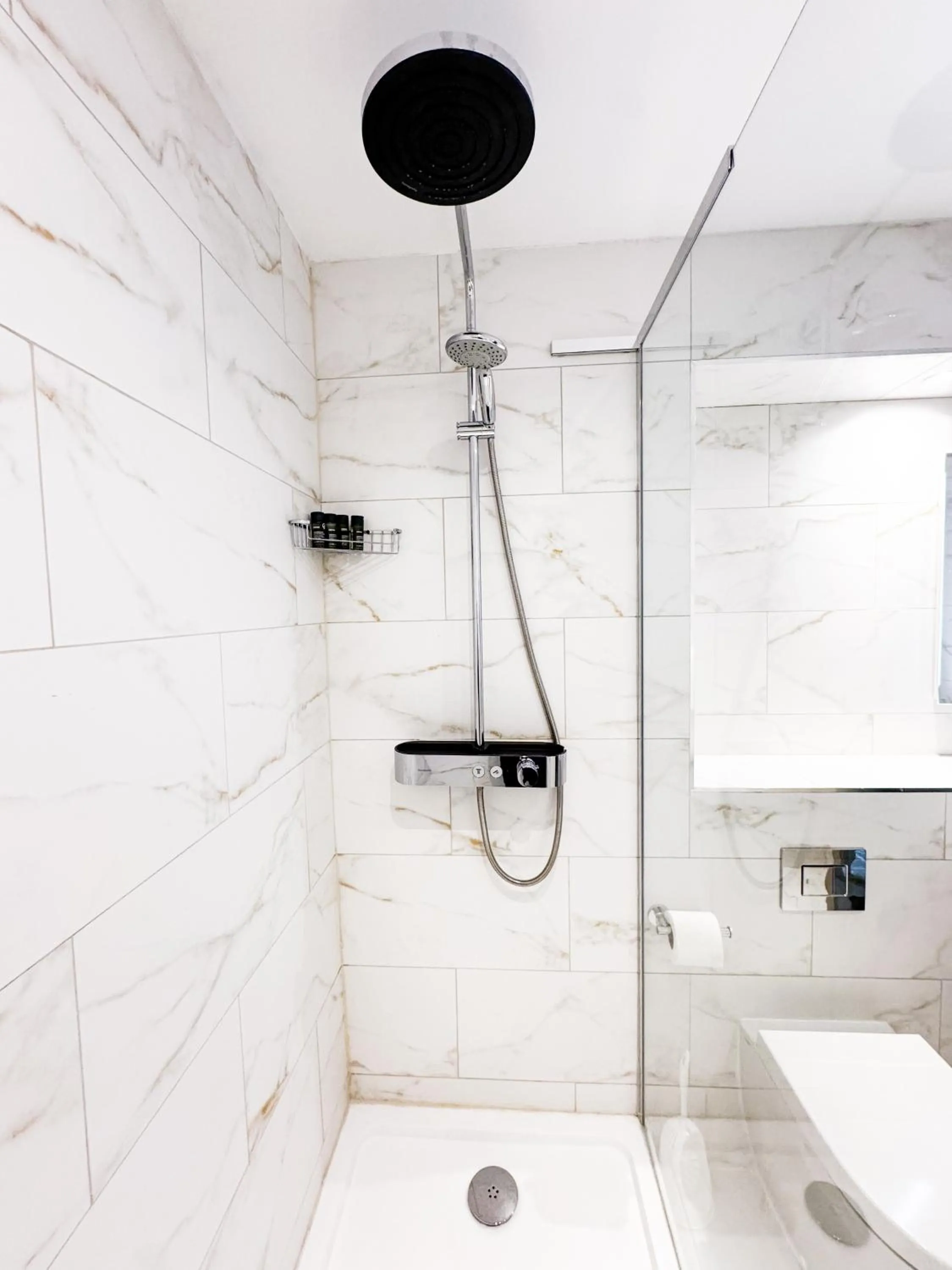 Shower in The Hermitage Hotel - OCEANA COLLECTION