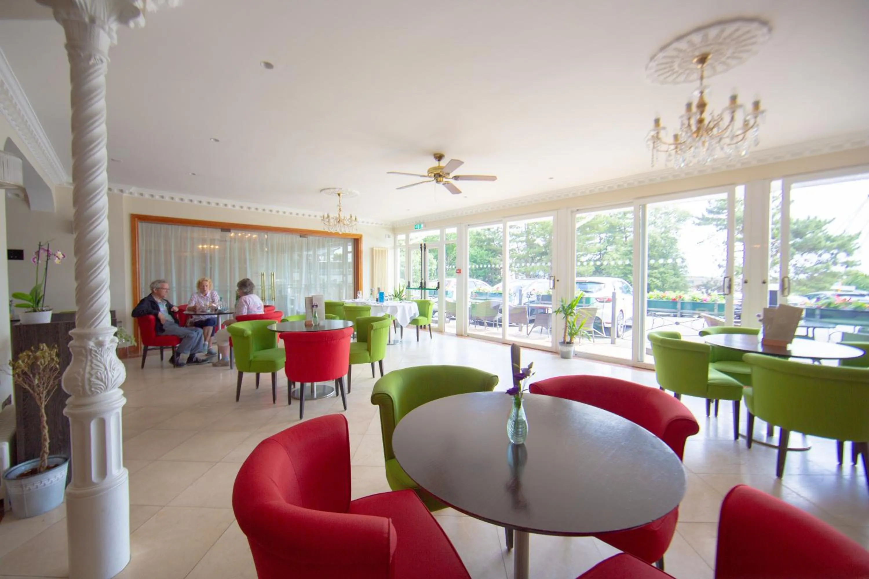 Lounge or bar in The Hermitage Hotel - OCEANA COLLECTION