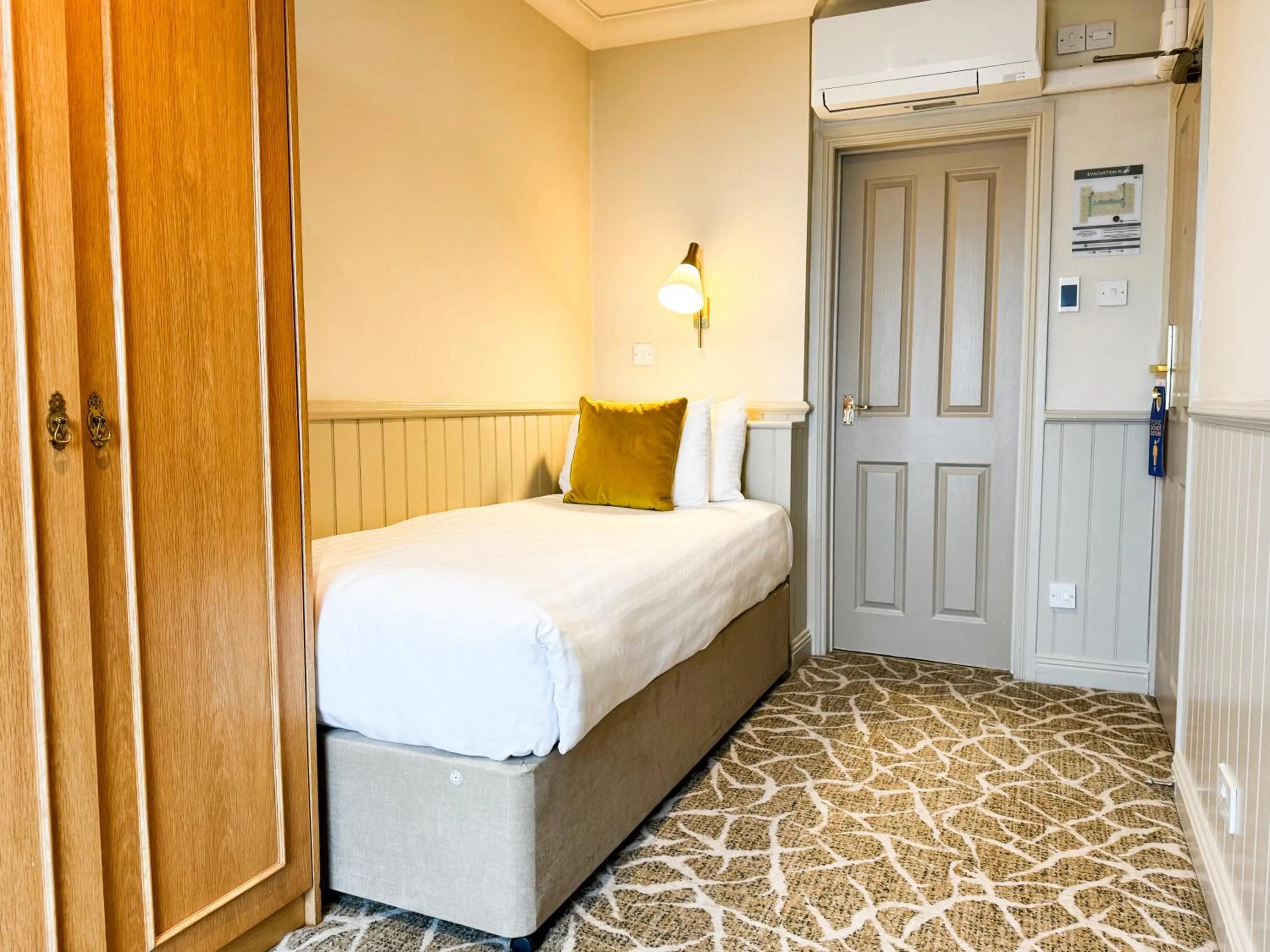 Bed in The Hermitage Hotel - OCEANA COLLECTION