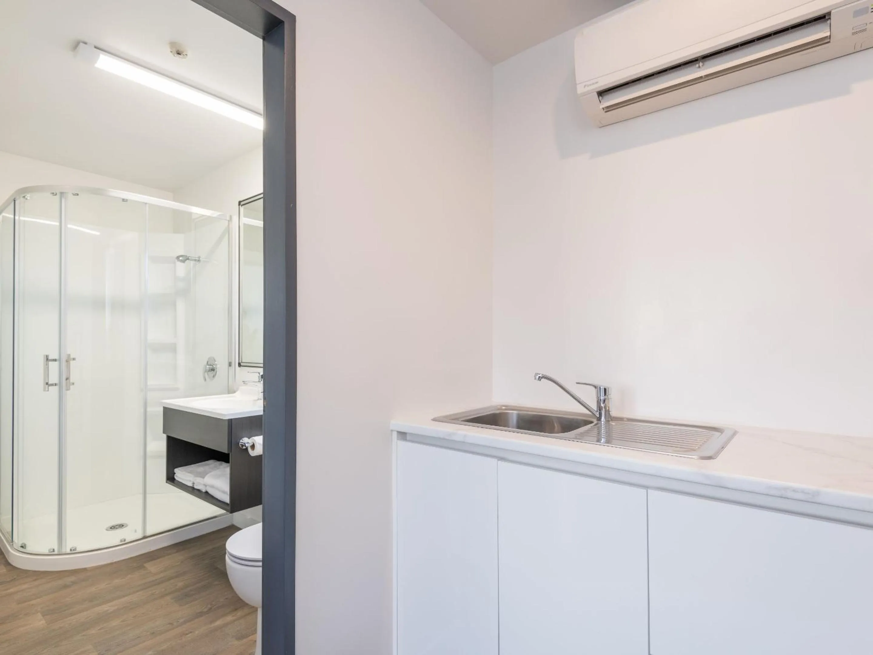 Bathroom in Queen Street Studios