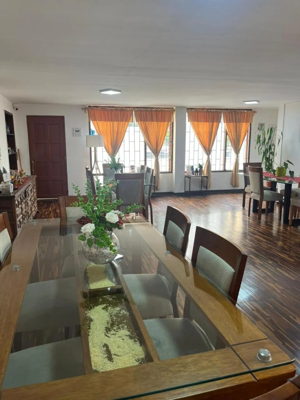 Dining area in Harmony Inn Miraflores