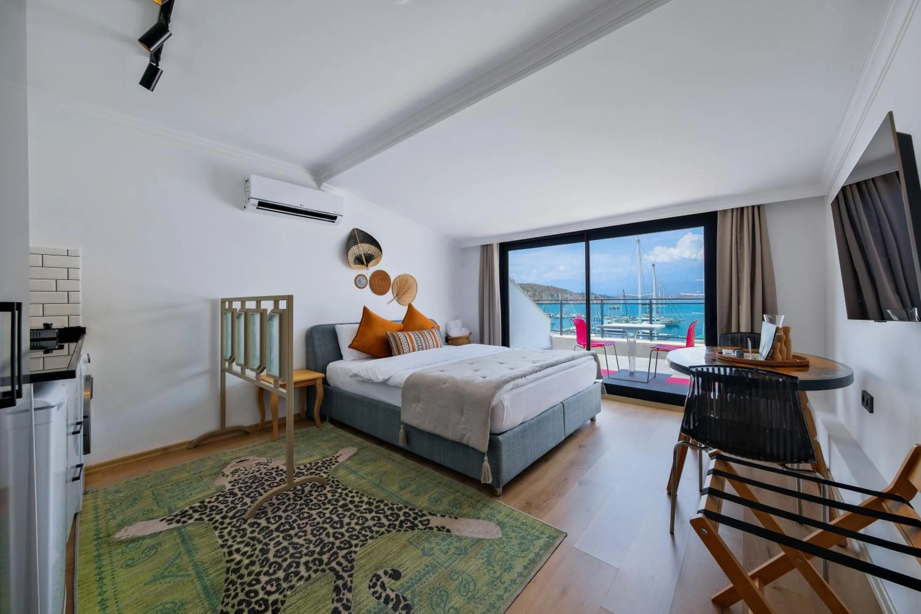 Bed in Körfez Residence