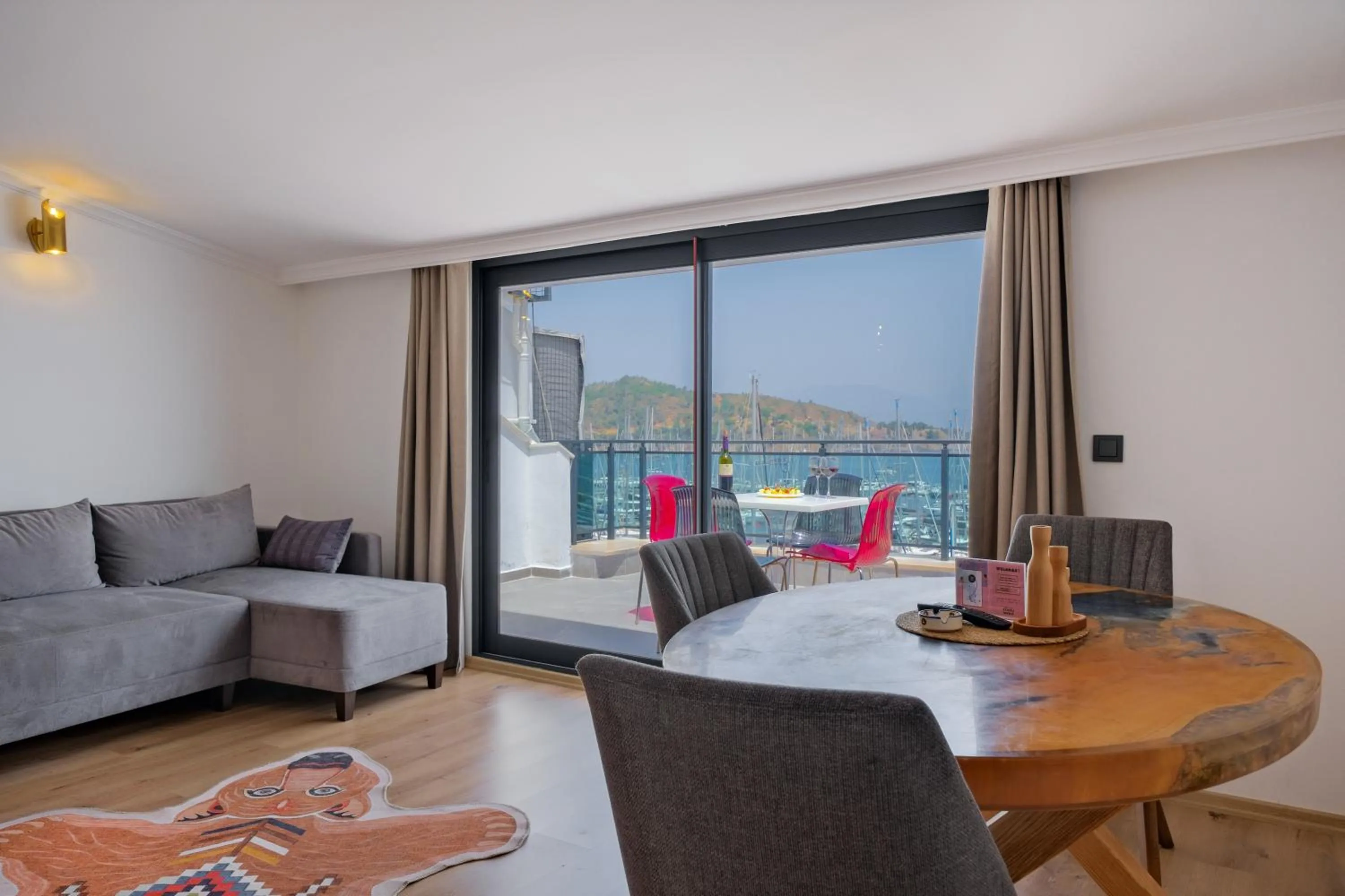 Seating area in Körfez Residence