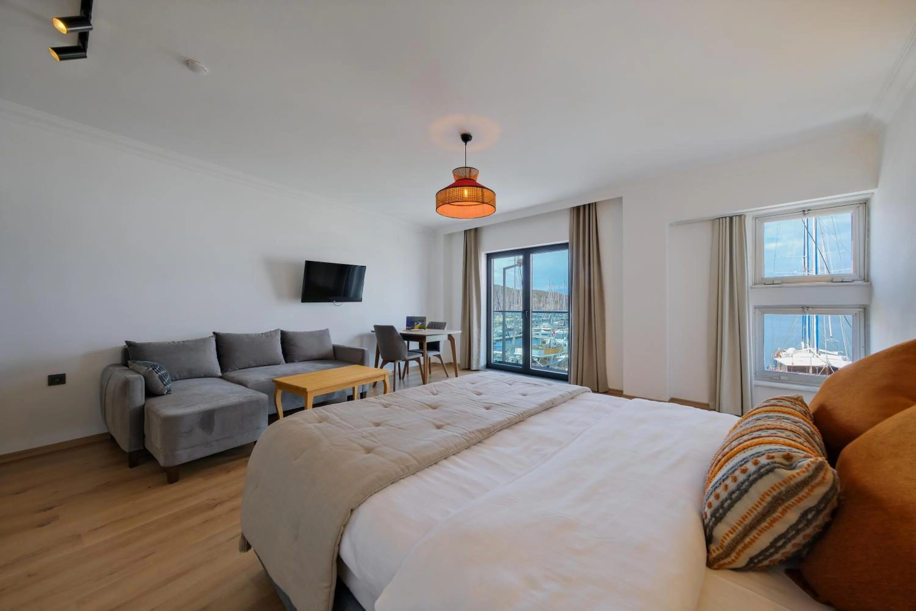 Bed in Körfez Residence