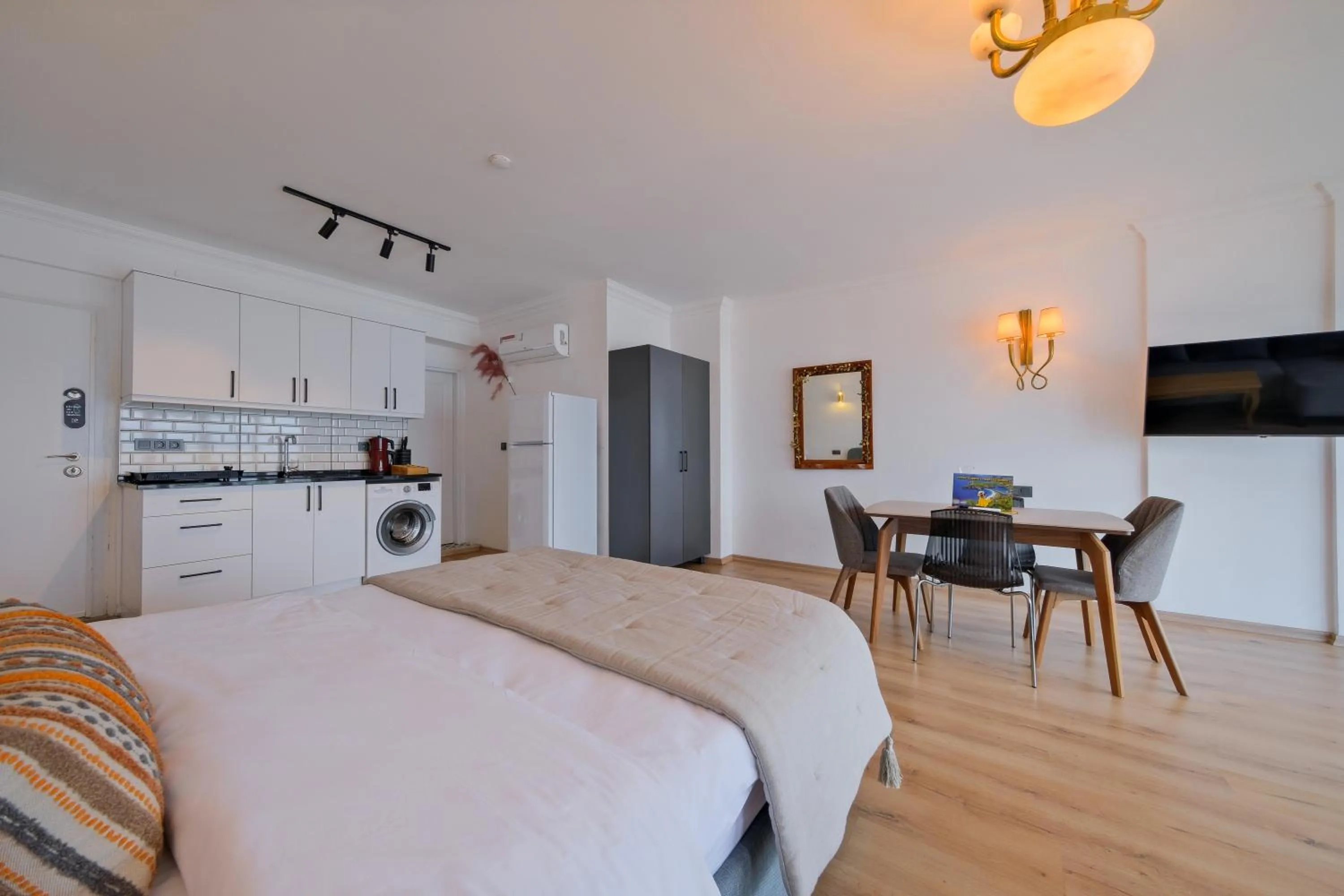 Bed in Körfez Residence