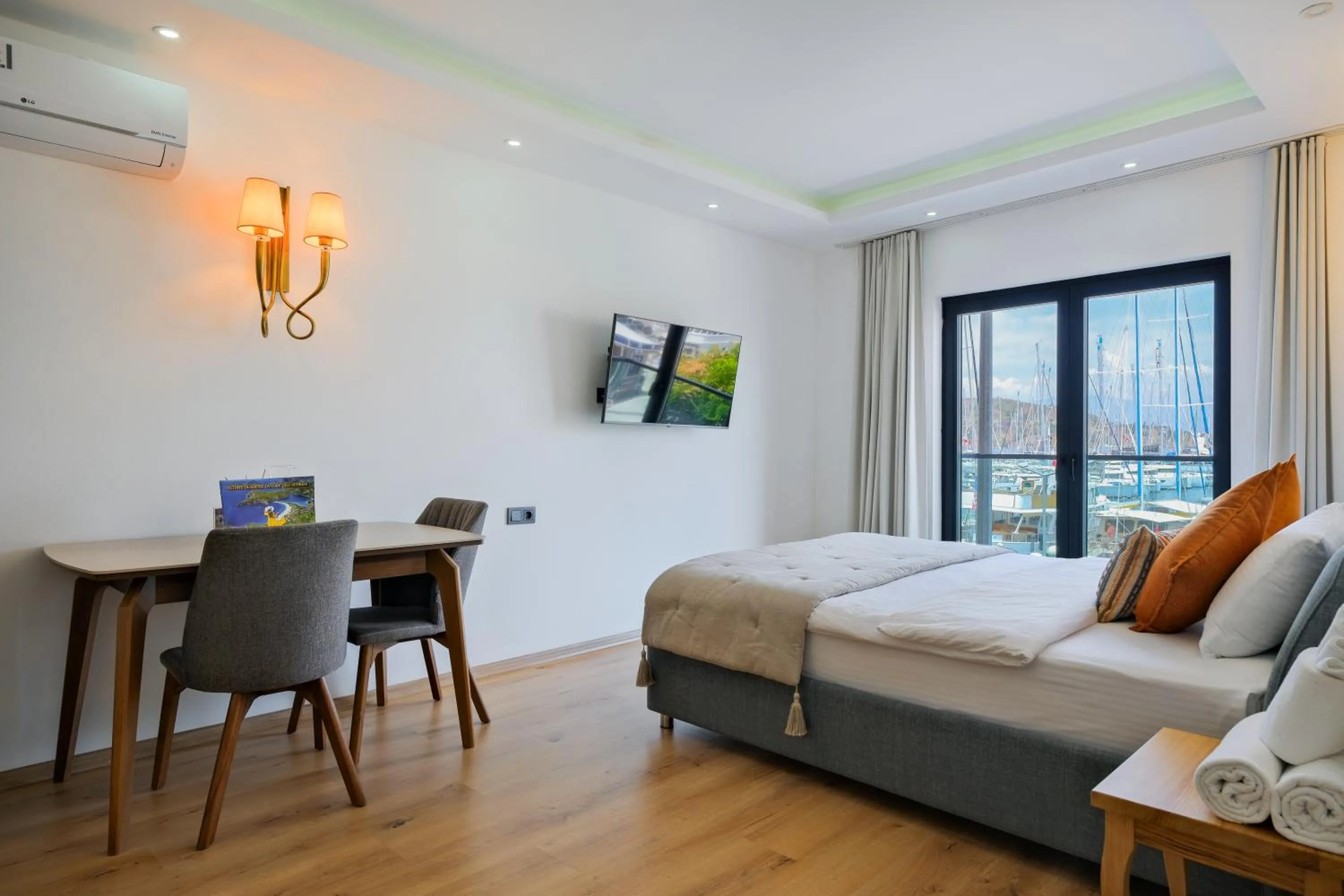 Bed in Körfez Residence